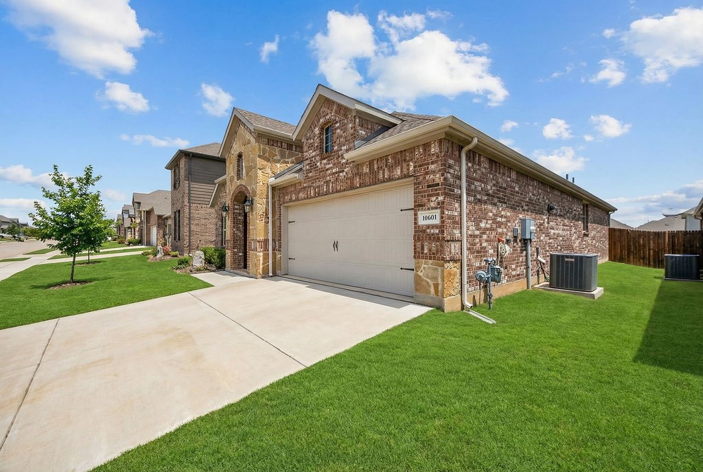 10601 Autumn Leaves Lane Aubrey TX 76227