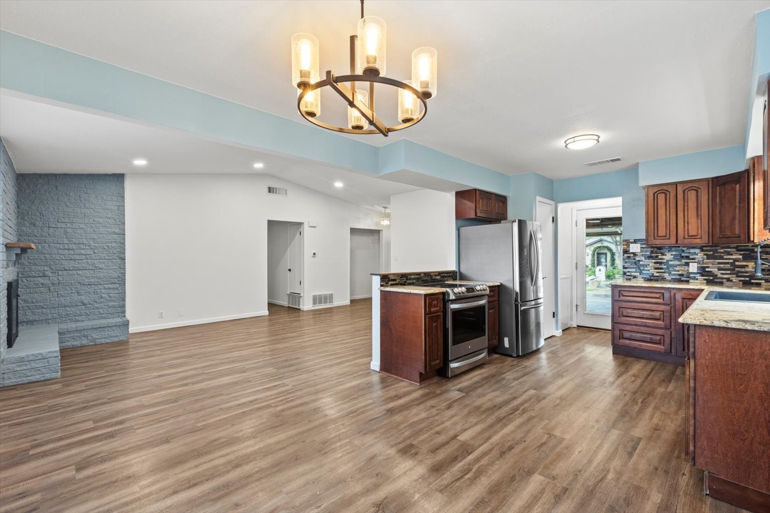 615 Bocowood Circle Euless TX 76039