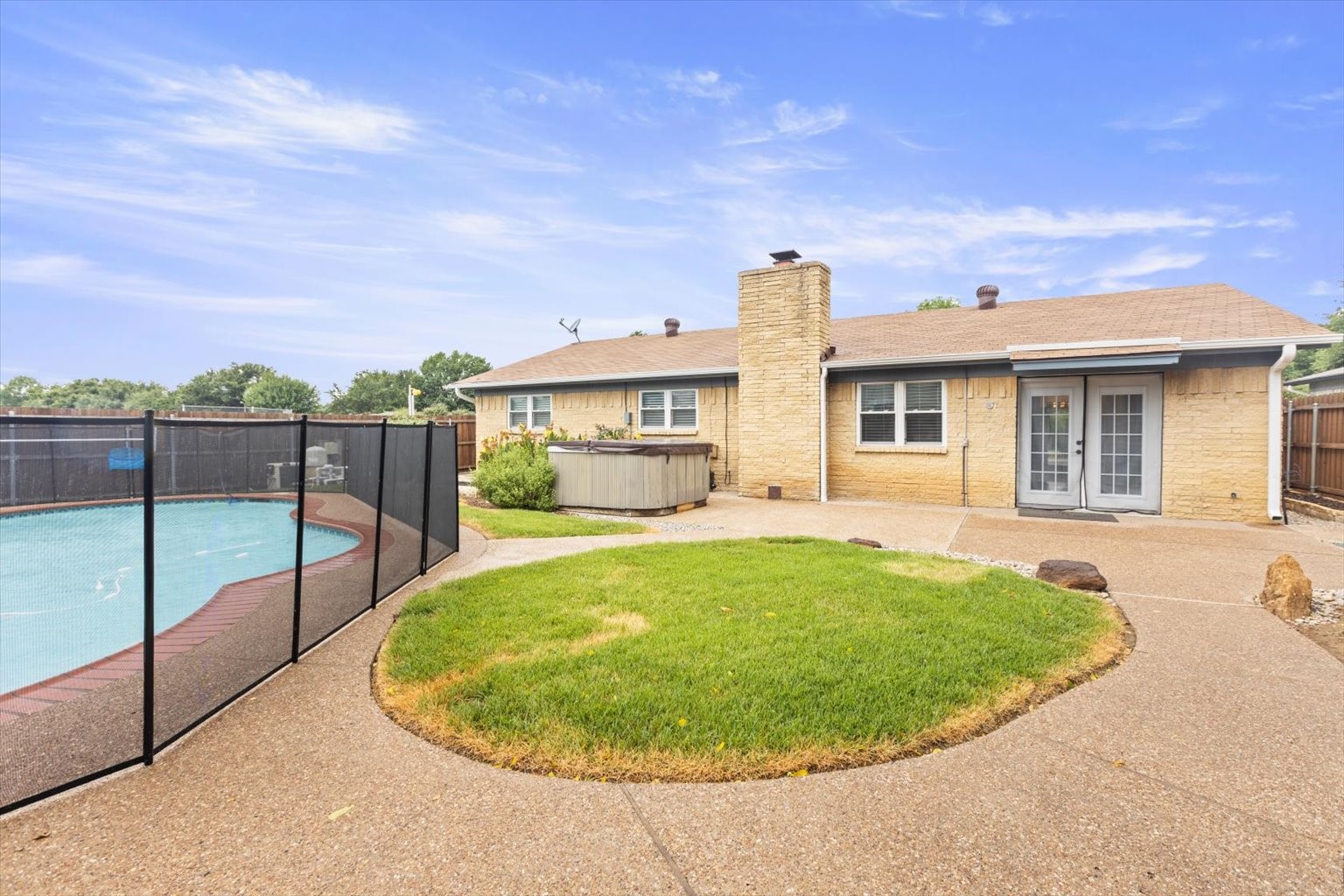 615 Bocowood Circle Euless TX 76039