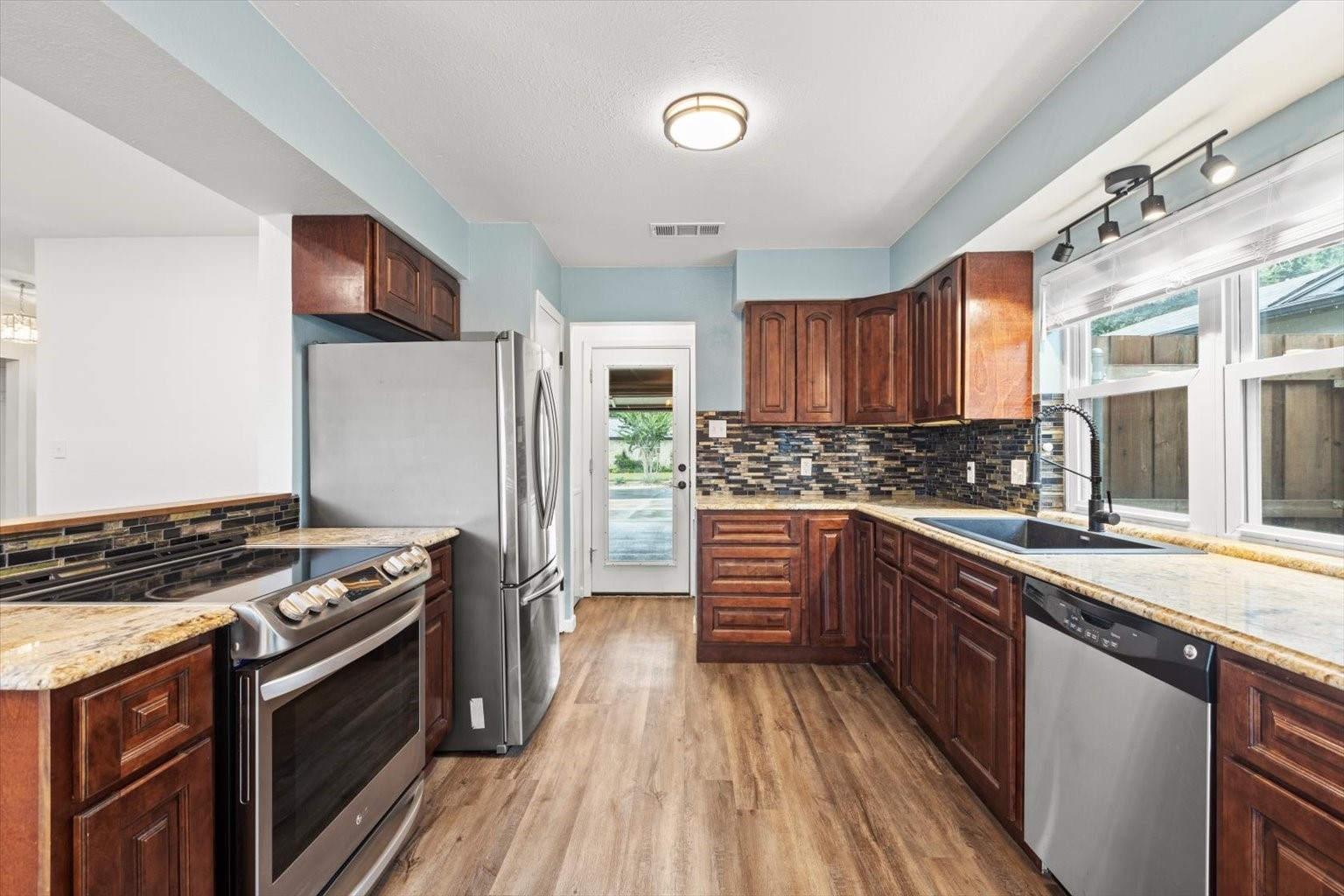 615 Bocowood Circle Euless TX 76039