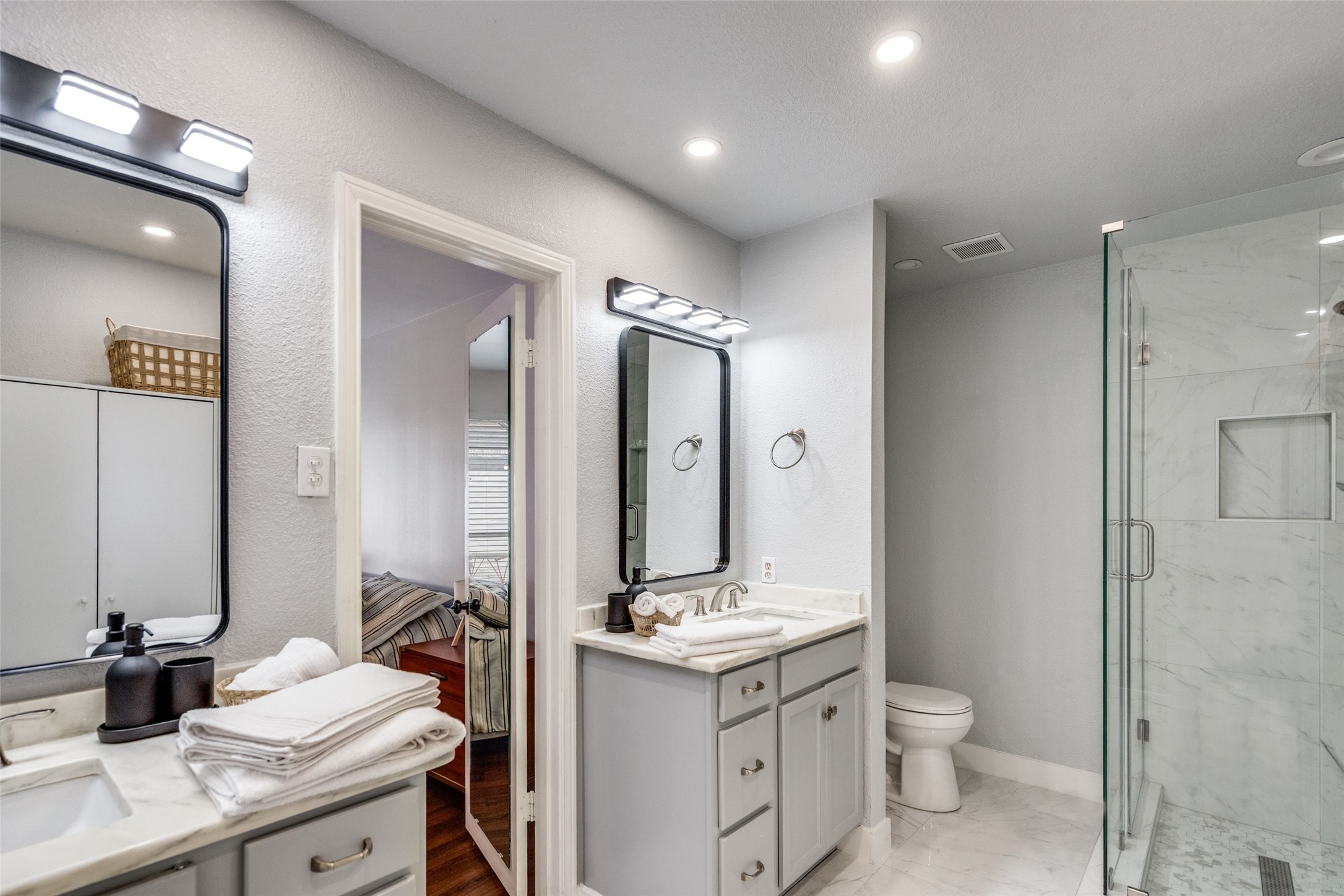 15642 Overmead Circle Dallas TX 75248