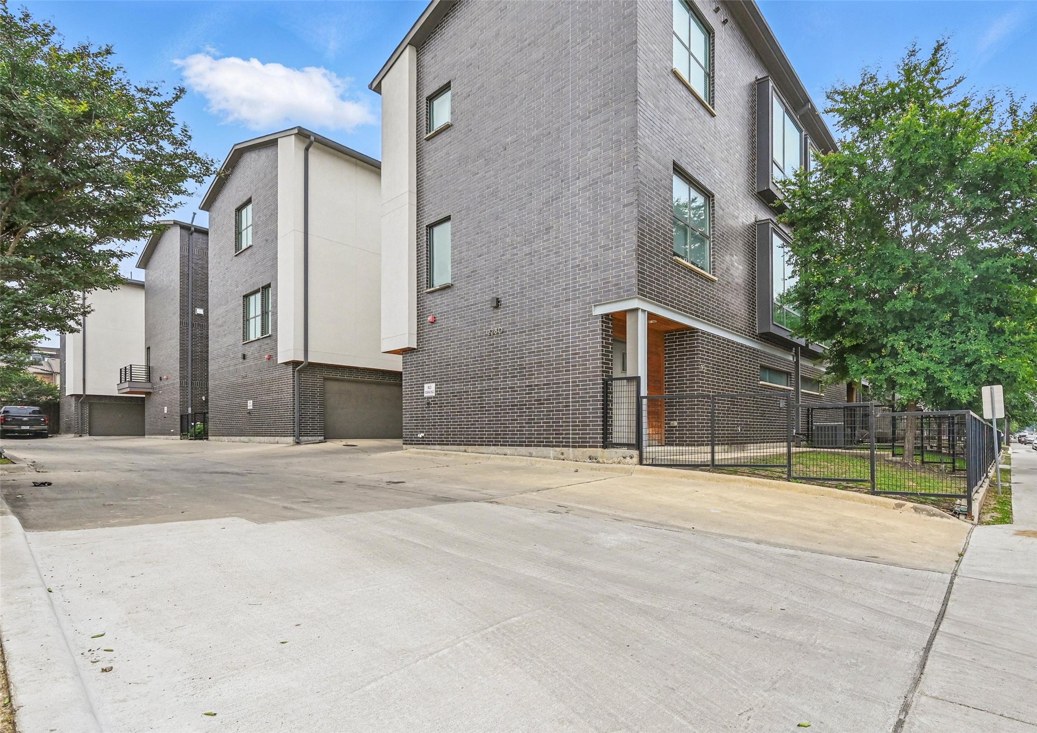 2280 N Fitzhugh Avenue Dallas TX 75204