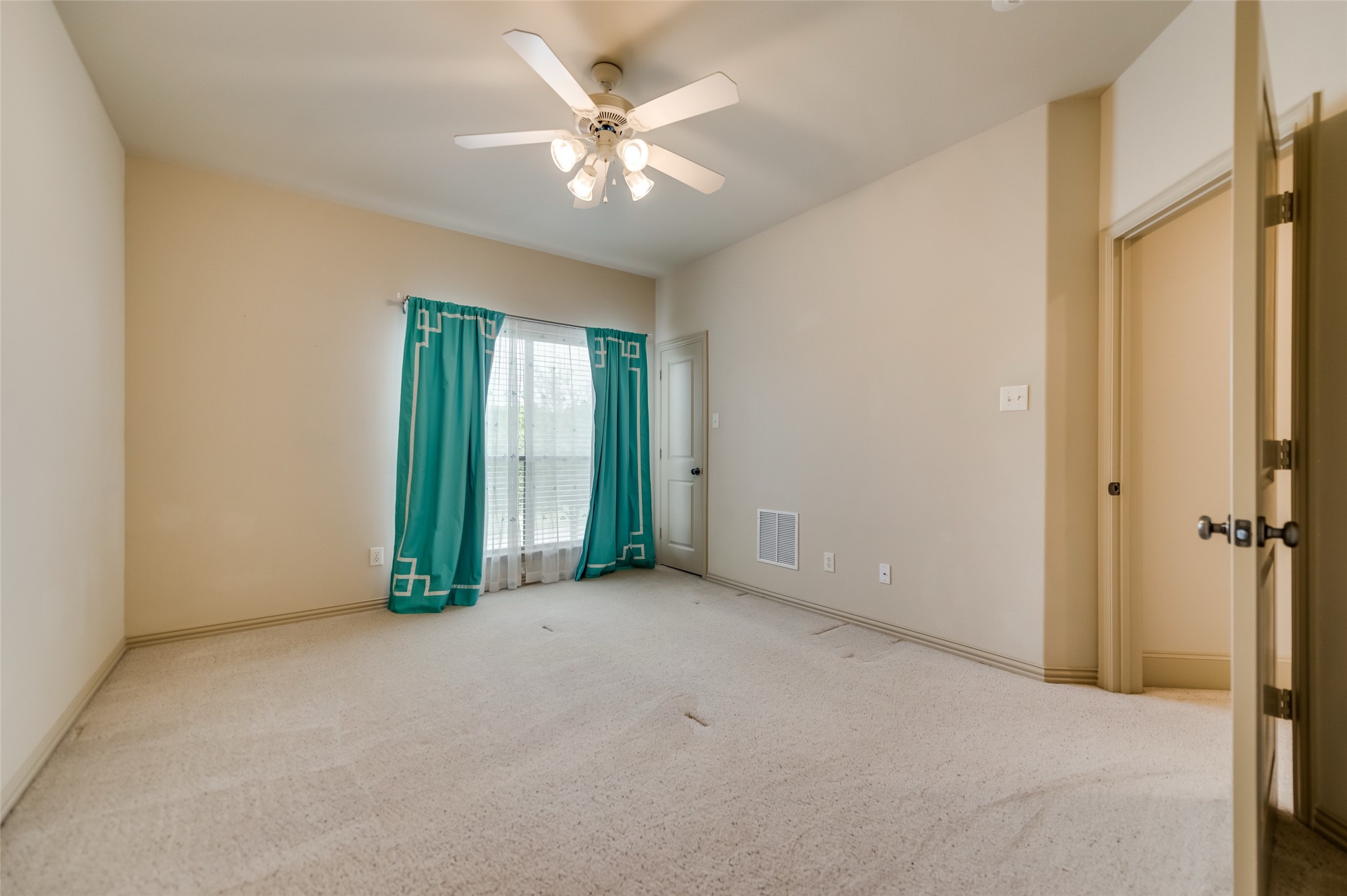 30 Kingsbury Trail Heath TX 75032