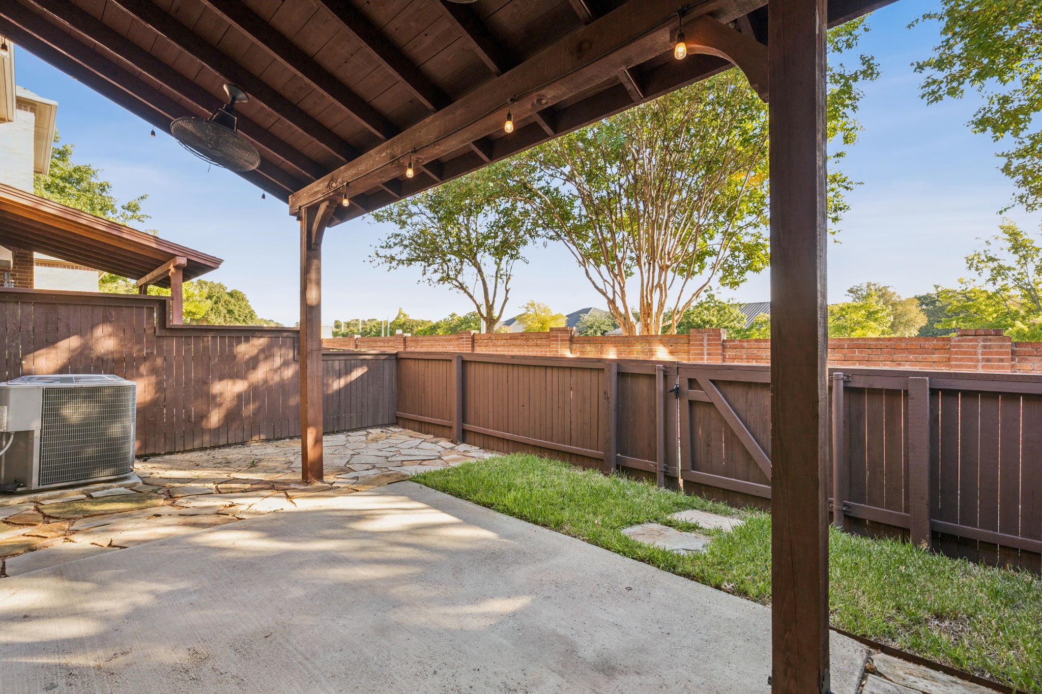 6210 Eagle Nest Garland TX 75044