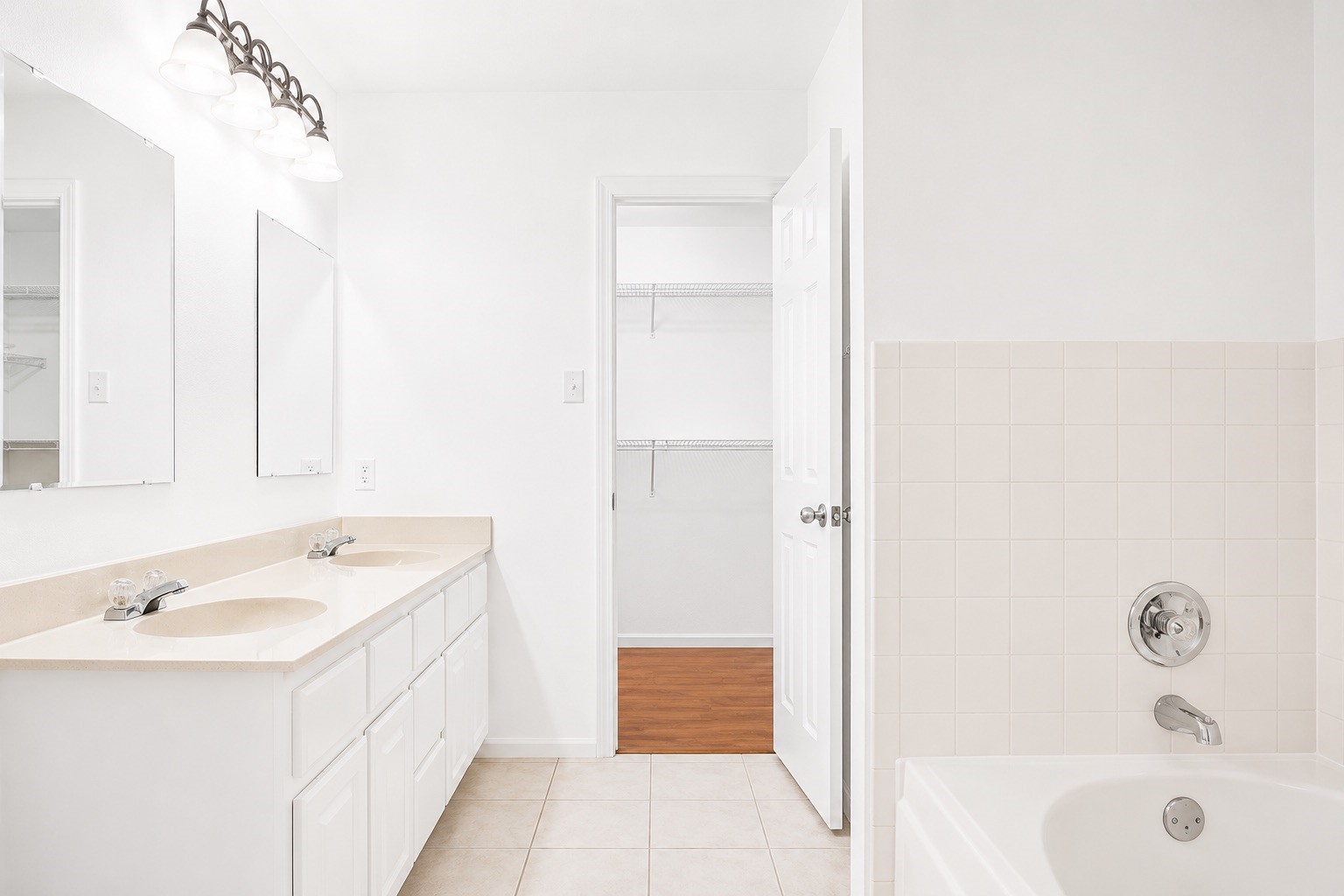2811 Ravens Court Arlington TX 76001