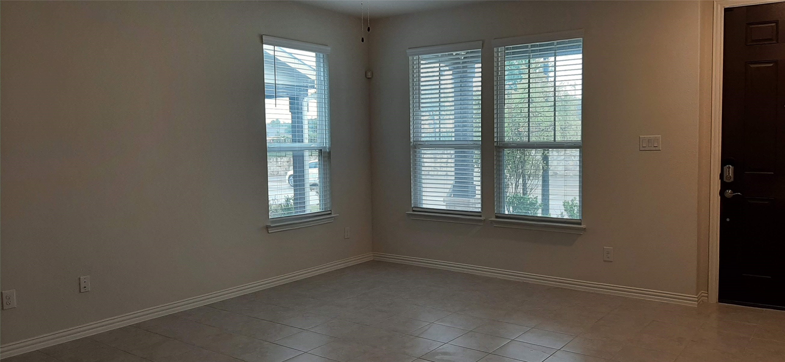325 Kennewick Drive Garland TX 75044