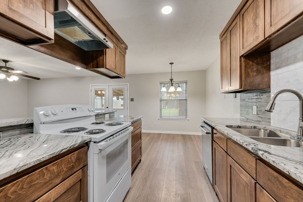 7013 Lincolnshire Lane North Richland Hills TX 76182