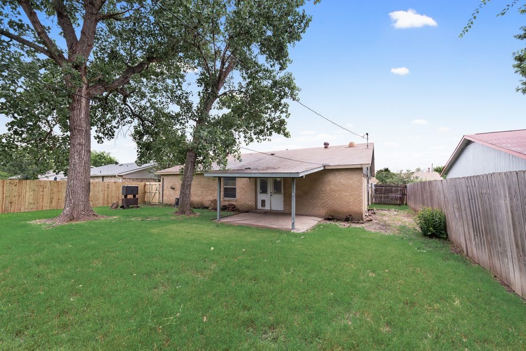 7013 Lincolnshire Lane North Richland Hills TX 76182