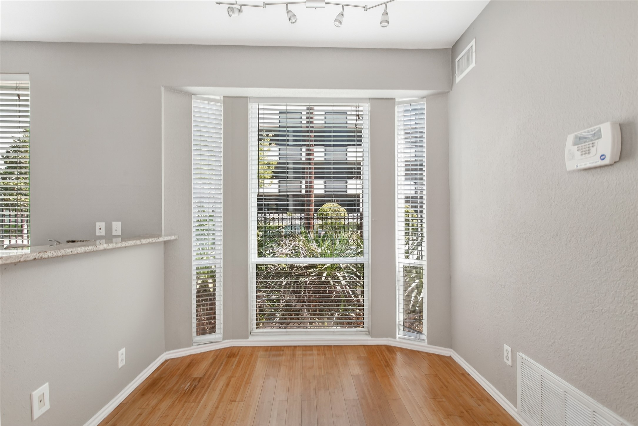 2002 N Fitzhugh Avenue Dallas TX 75204