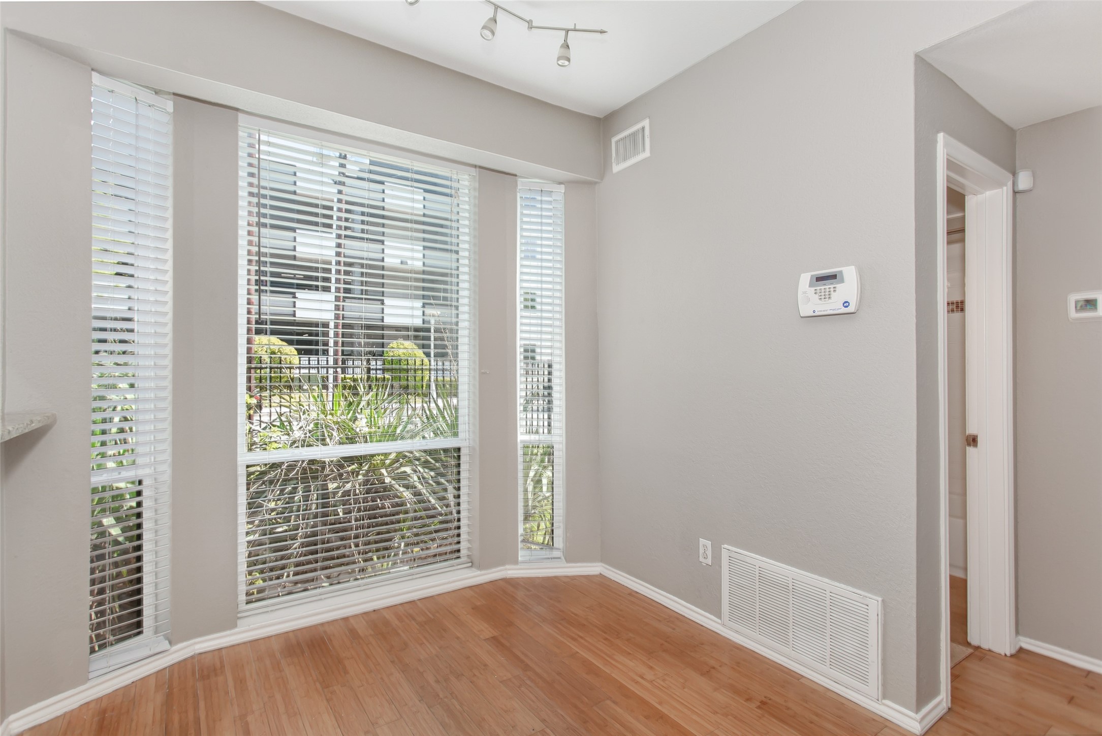 2002 N Fitzhugh Avenue Dallas TX 75204