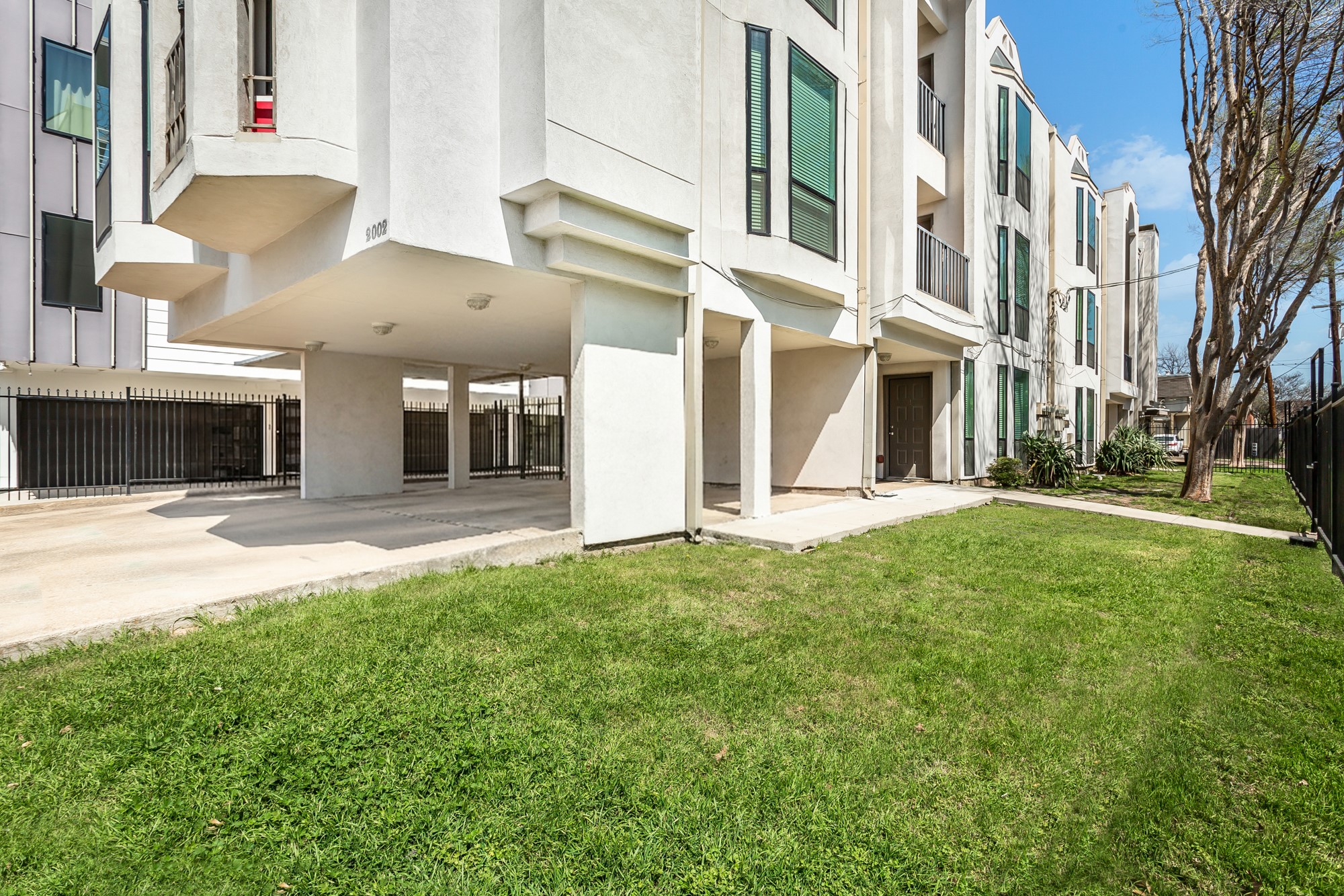 2002 N Fitzhugh Avenue Dallas TX 75204