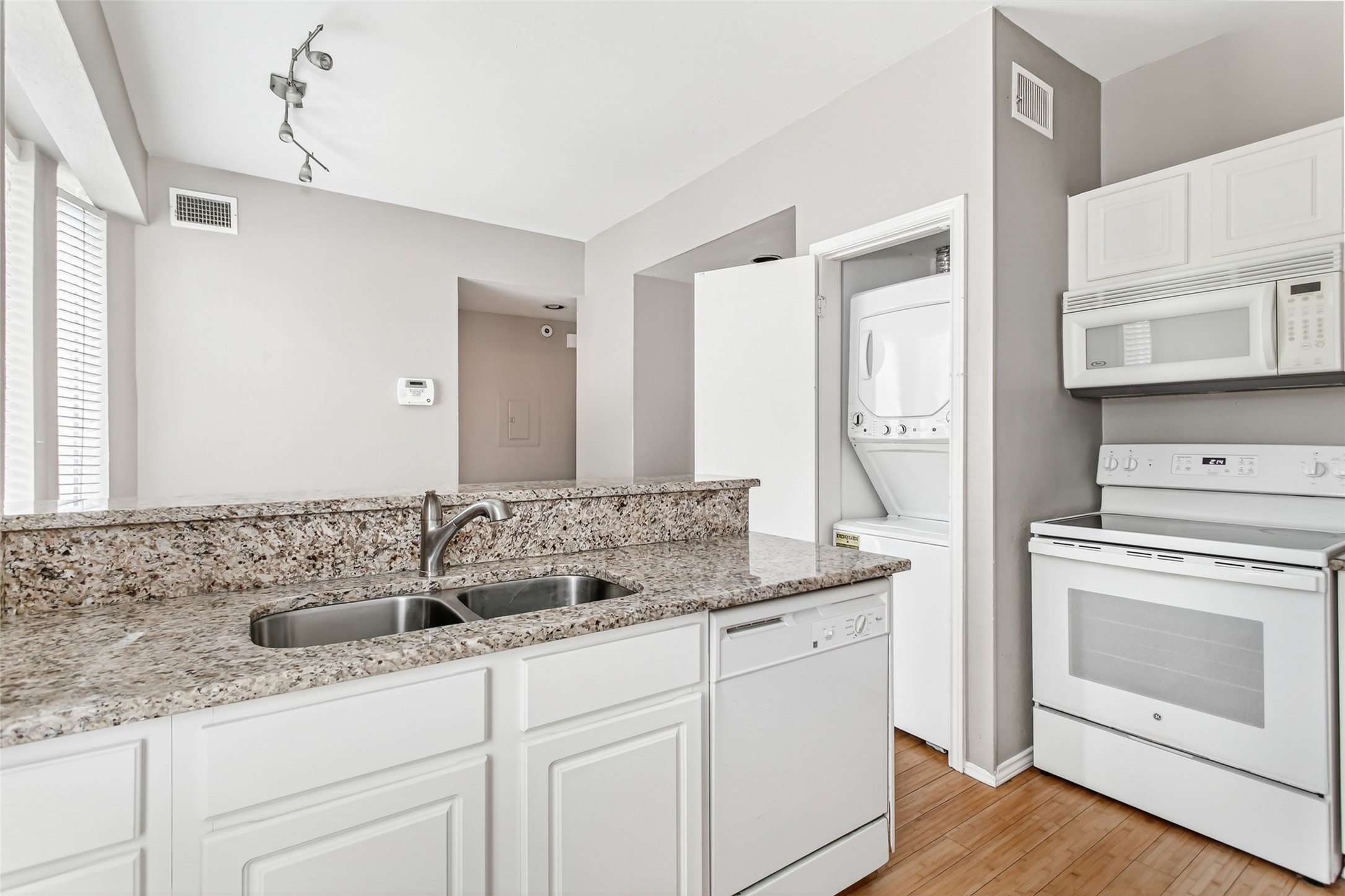 2002 N Fitzhugh Avenue Dallas TX 75204