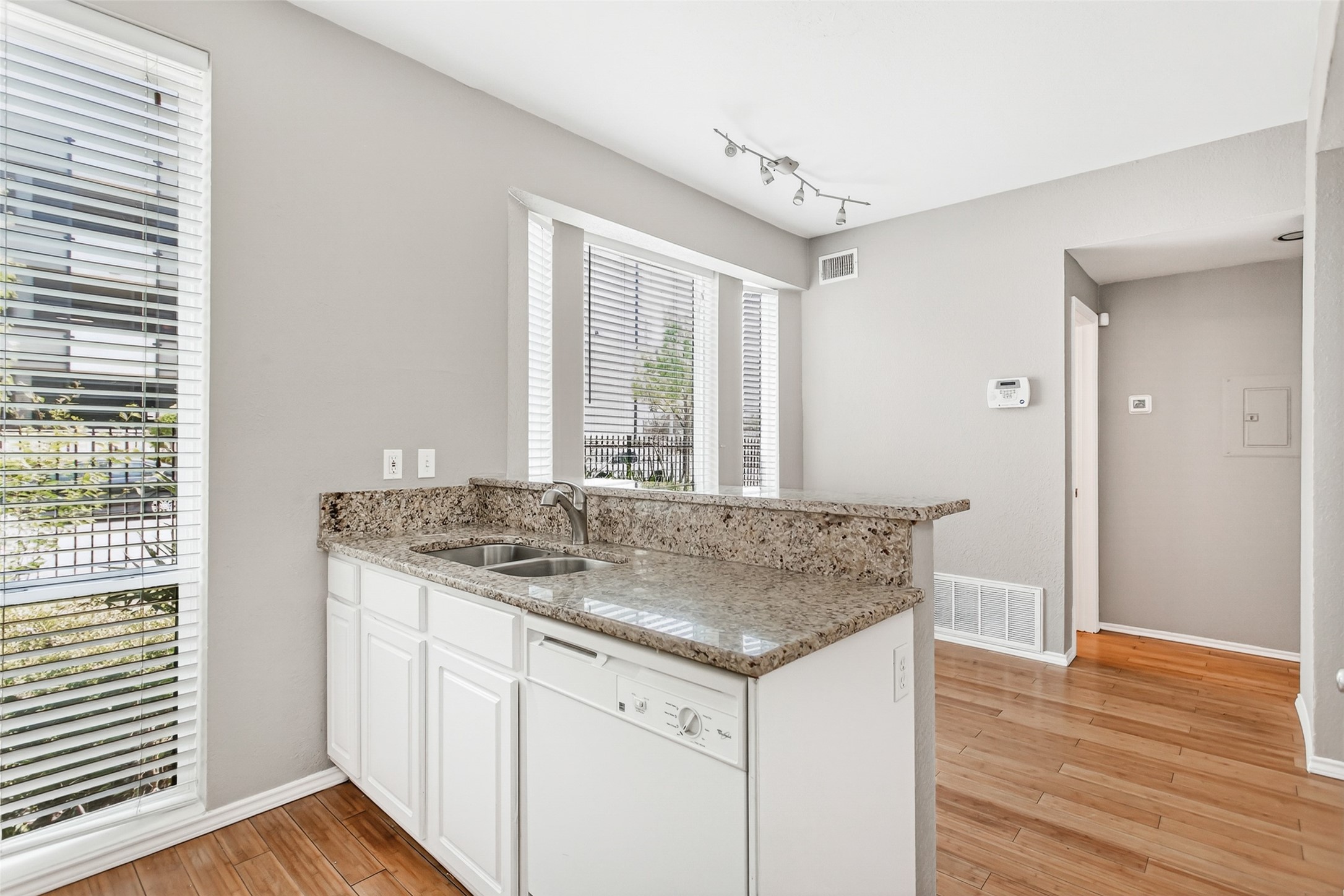 2002 N Fitzhugh Avenue Dallas TX 75204