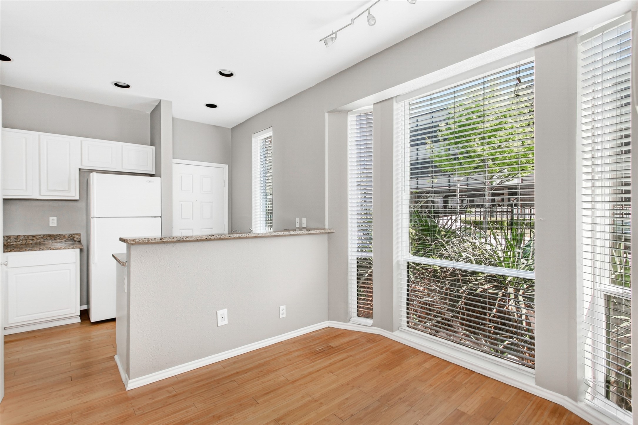 2002 N Fitzhugh Avenue Dallas TX 75204