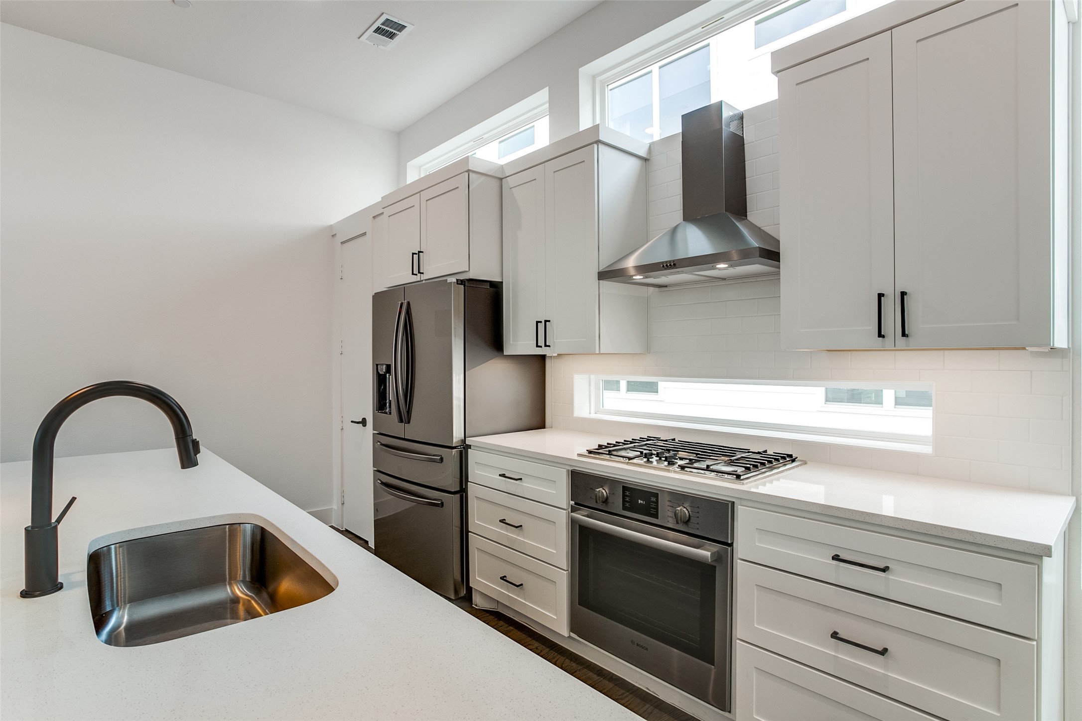 5708 Lindell Avenue Dallas TX 75206