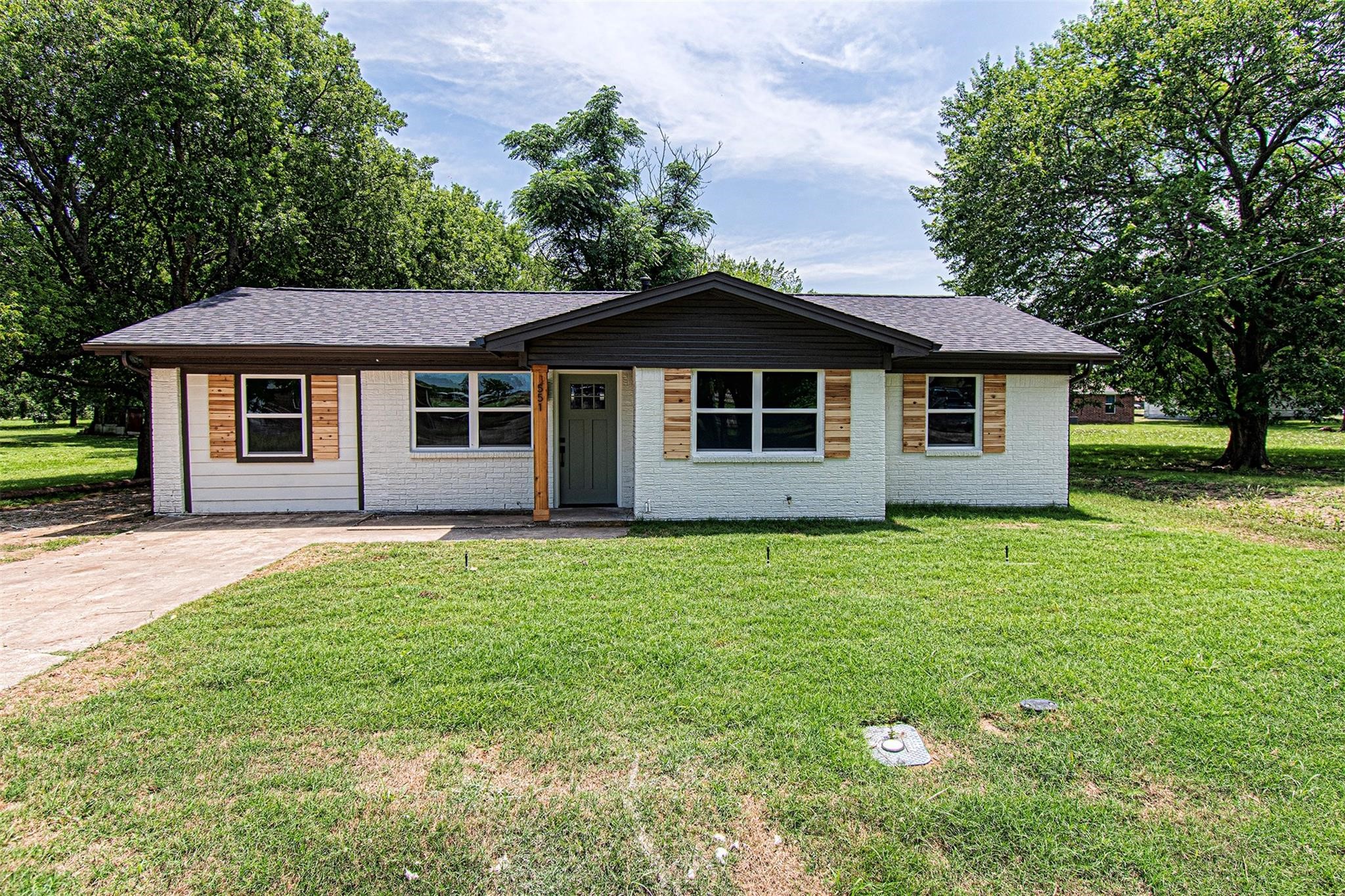 551 E Burks Street Pilot Point TX 76258