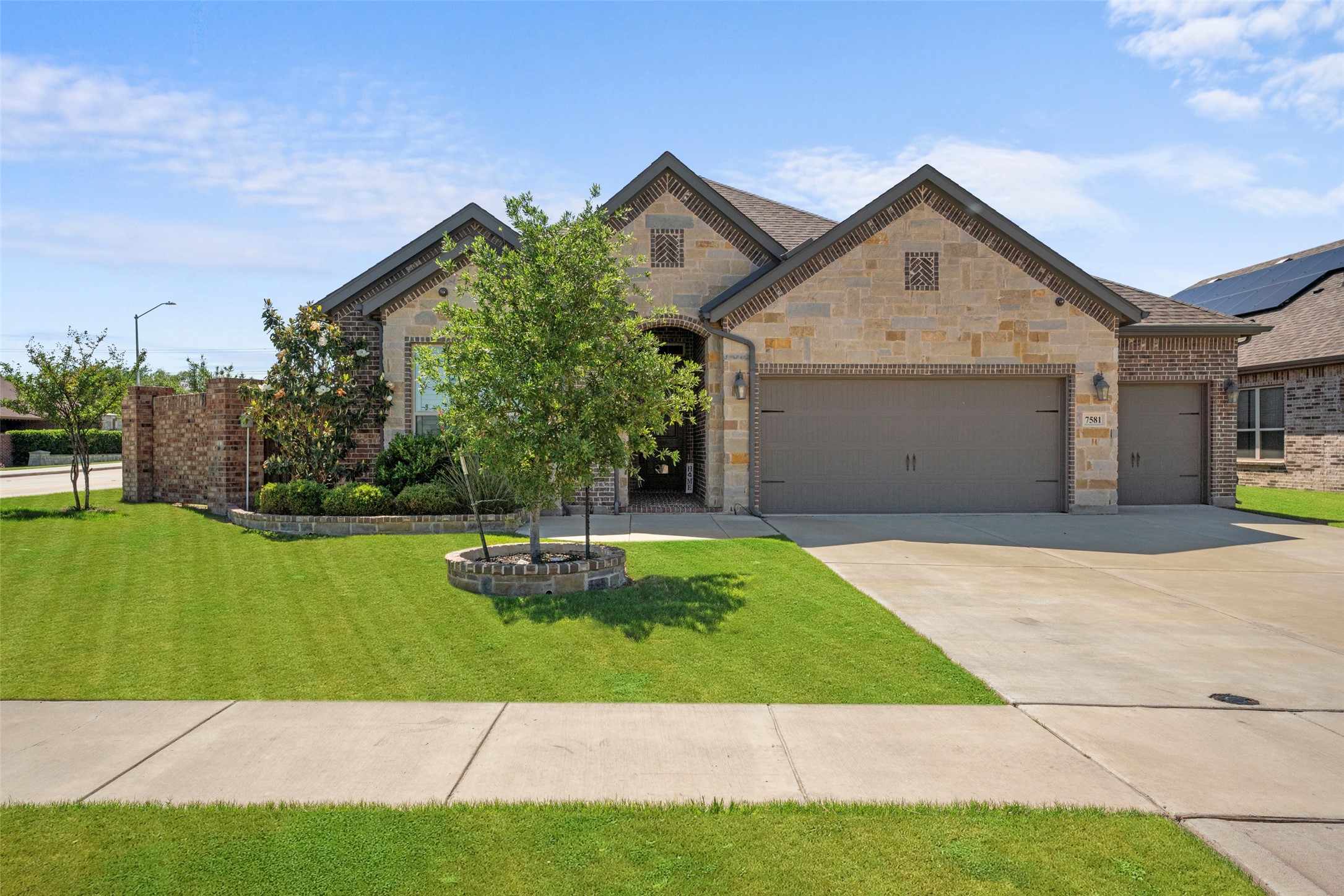 7581 Sevie Lane Grand Prairie TX 75054
