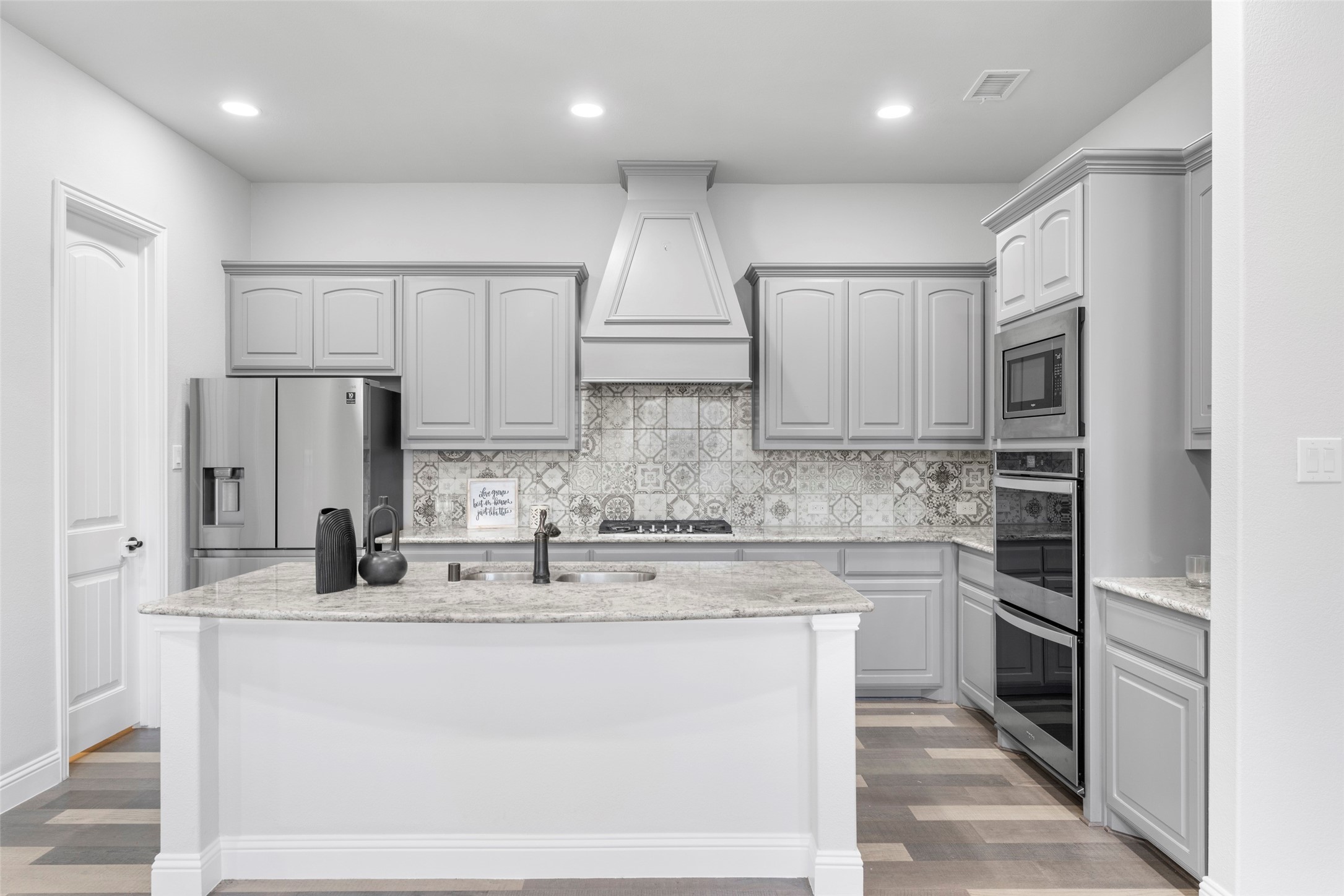 7581 Sevie Lane Grand Prairie TX 75054