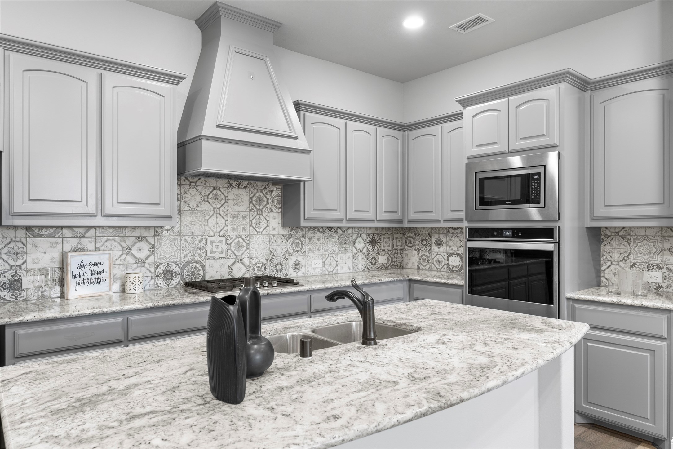 7581 Sevie Lane Grand Prairie TX 75054