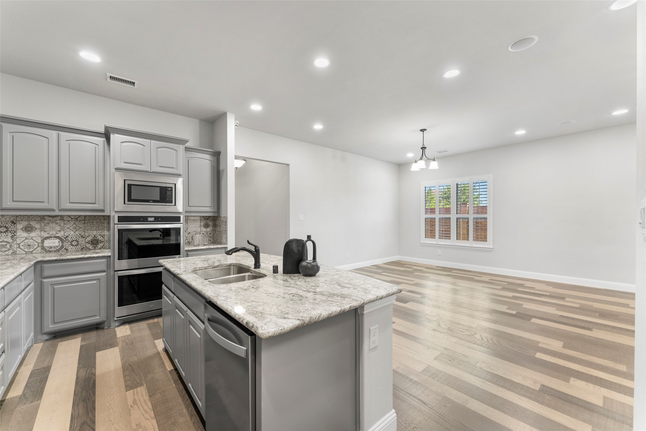 7581 Sevie Lane Grand Prairie TX 75054