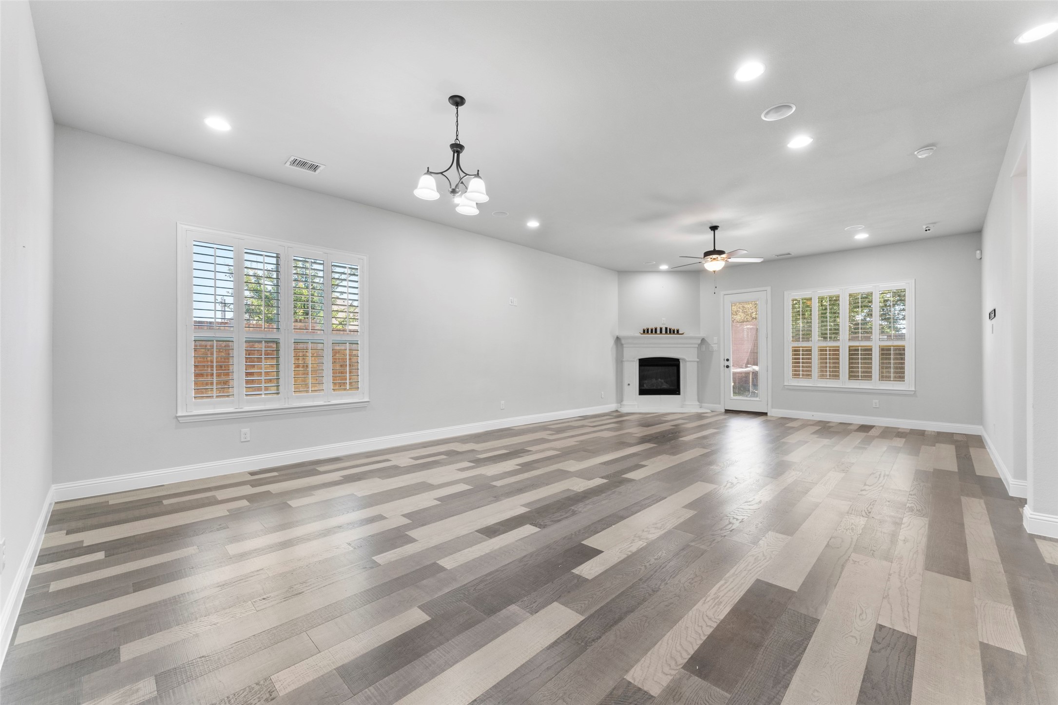 7581 Sevie Lane Grand Prairie TX 75054
