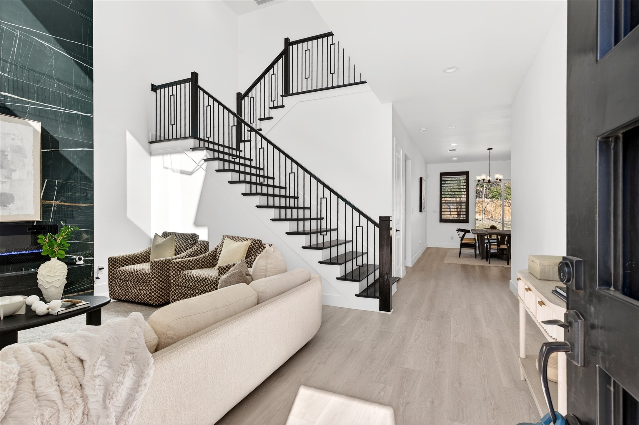 531 W Laureland Road Dallas TX 75232