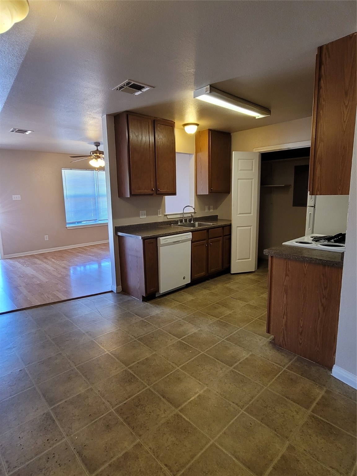 229 E Craven Avenue Lacy Lakeview TX 76705