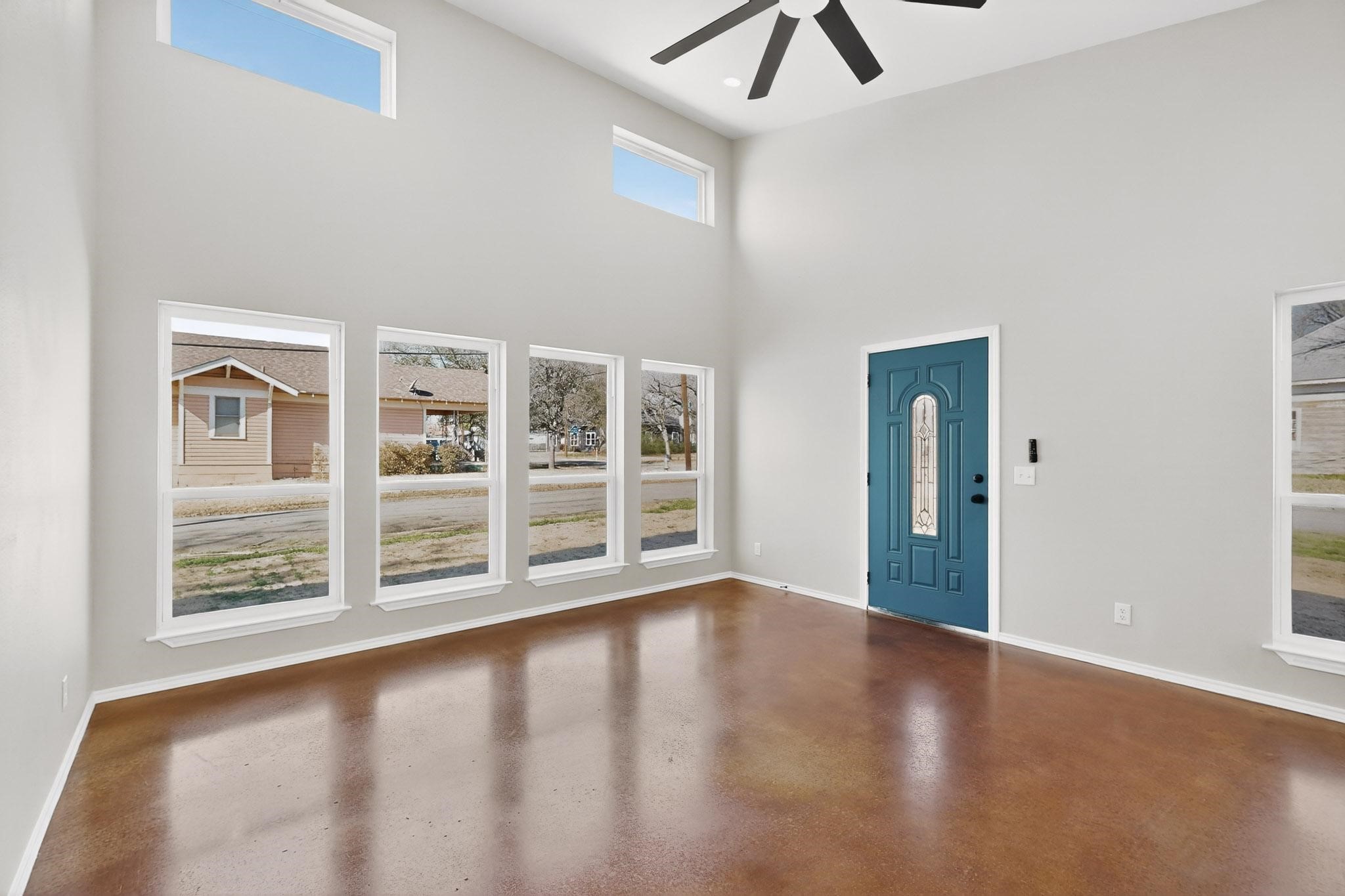 1471 W Kaufman Street Paris TX 75460