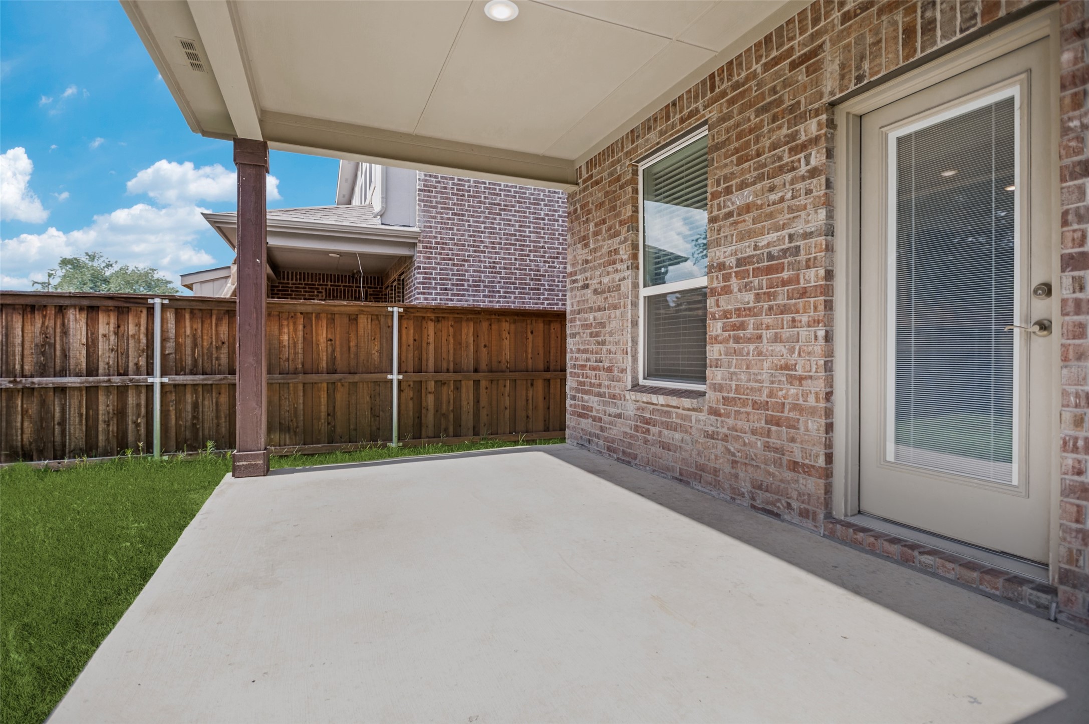 9927 Bates Street Irving TX 75063