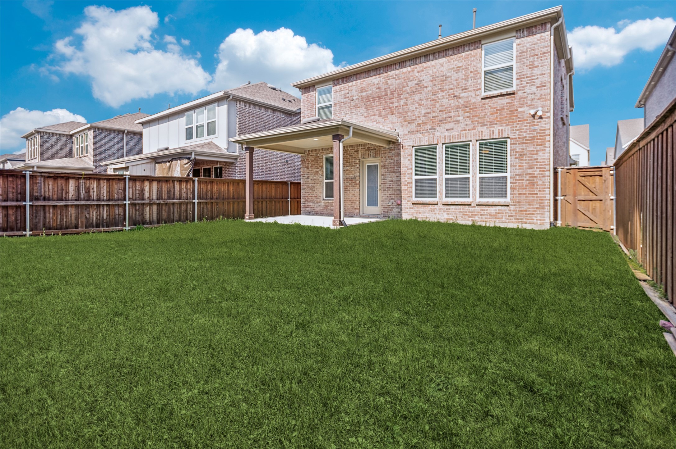 9927 Bates Street Irving TX 75063