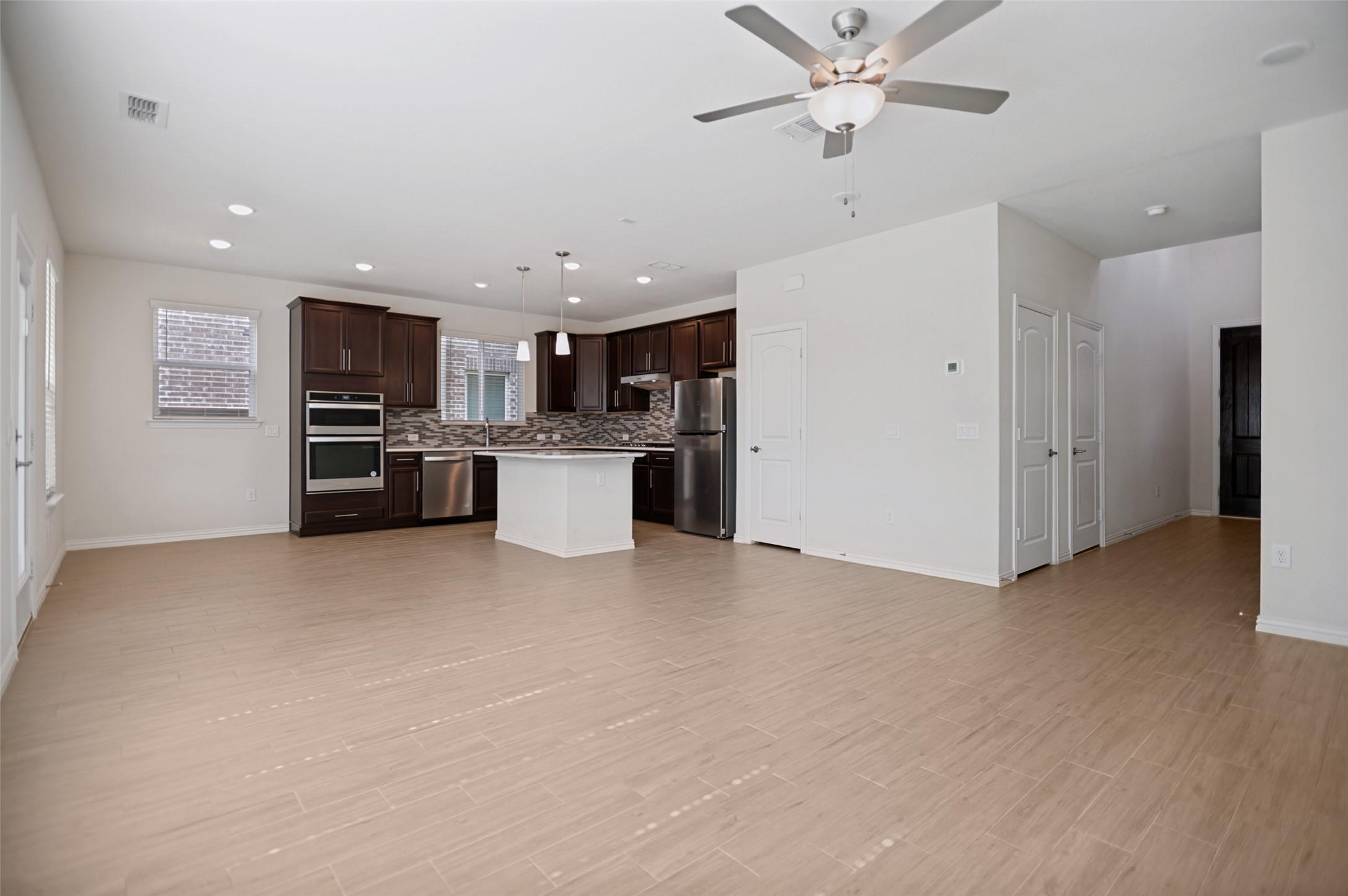 9927 Bates Street Irving TX 75063