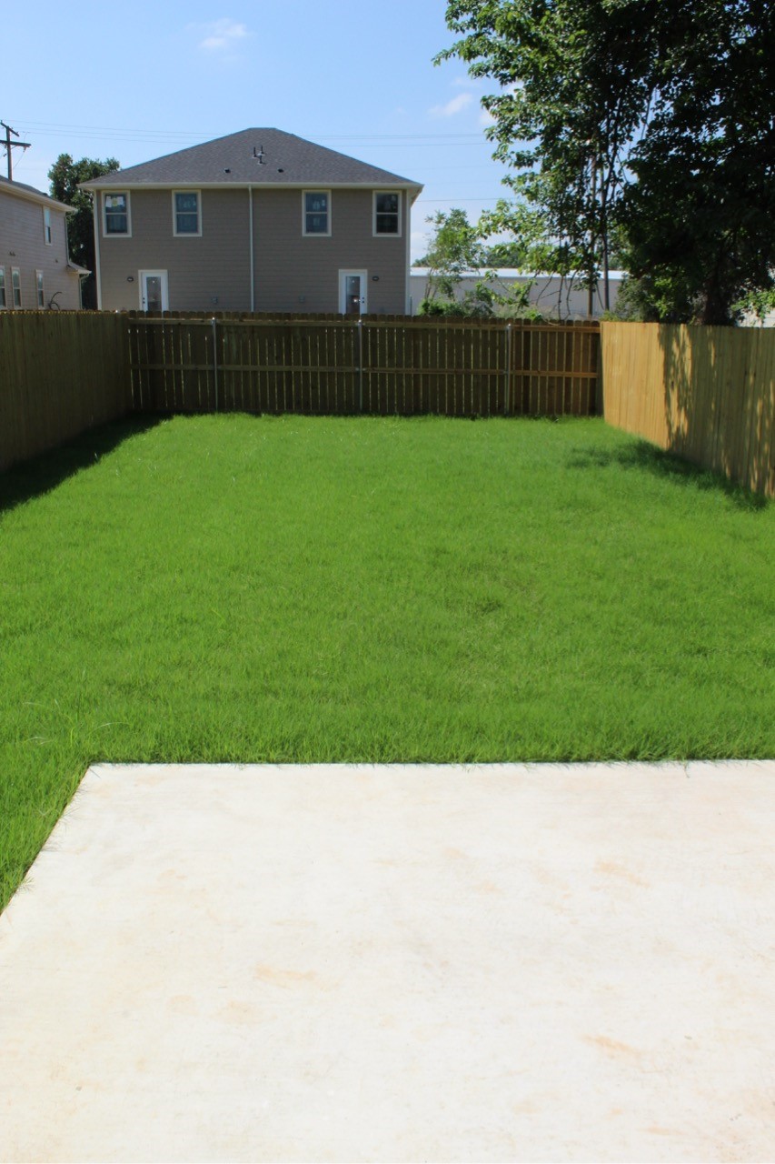 208 W Lake Avenue Sherman TX 75090