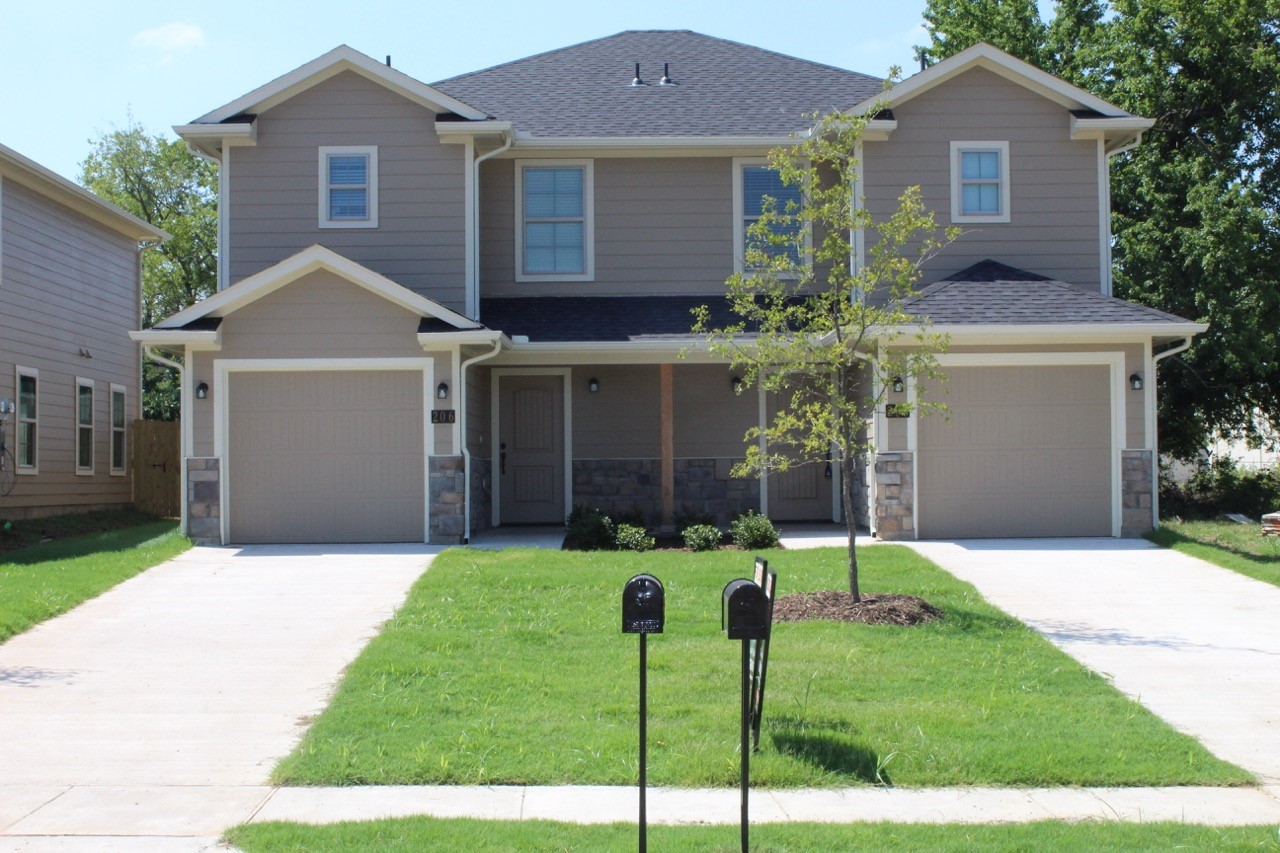 208 W Lake Avenue Sherman TX 75090