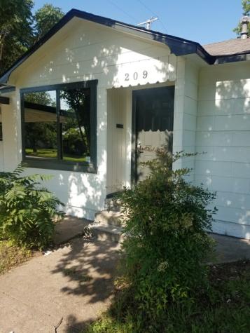 209 S Avenue H Olney TX 76374