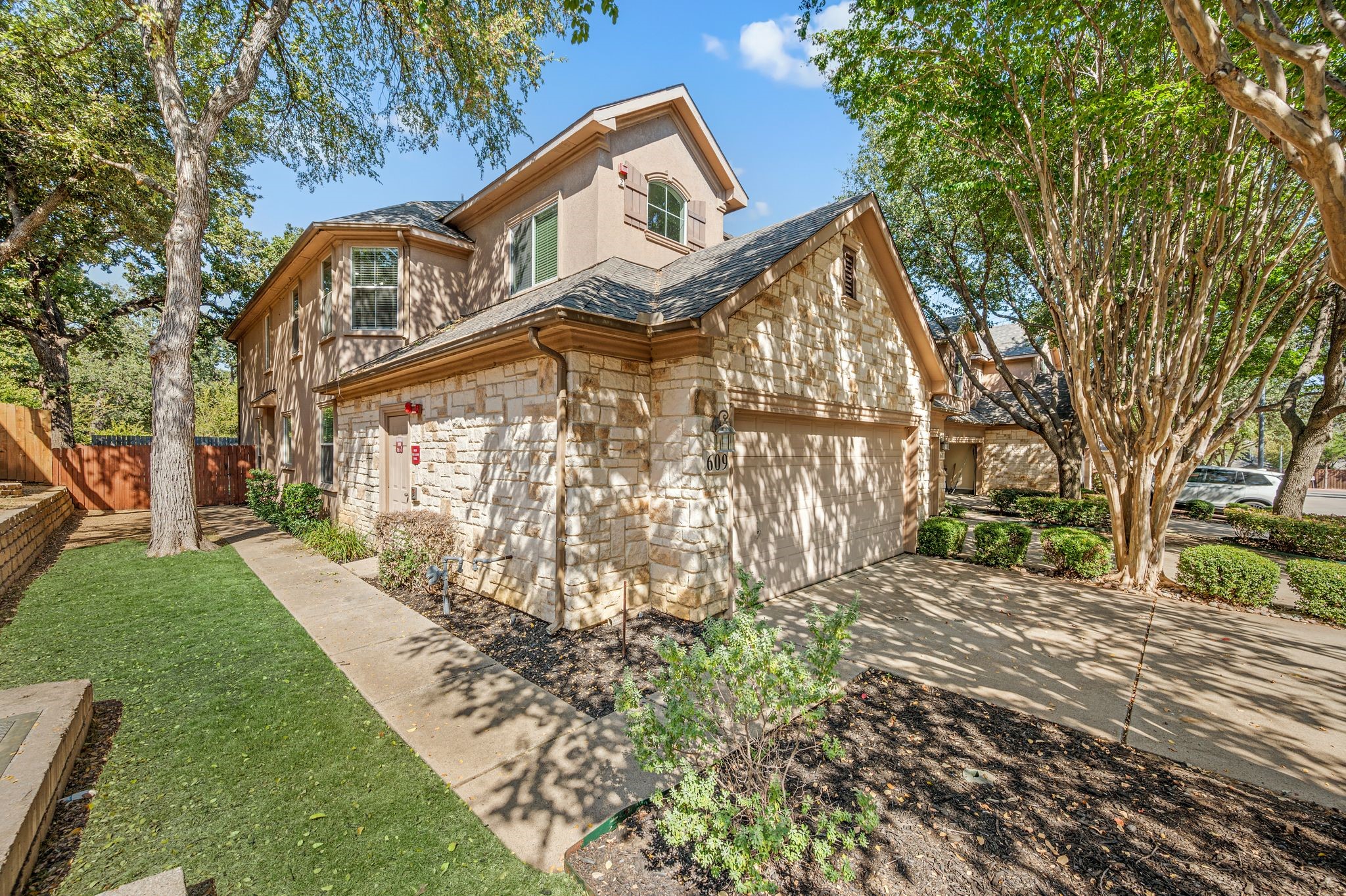 609 Rosemead Drive Euless TX 76039