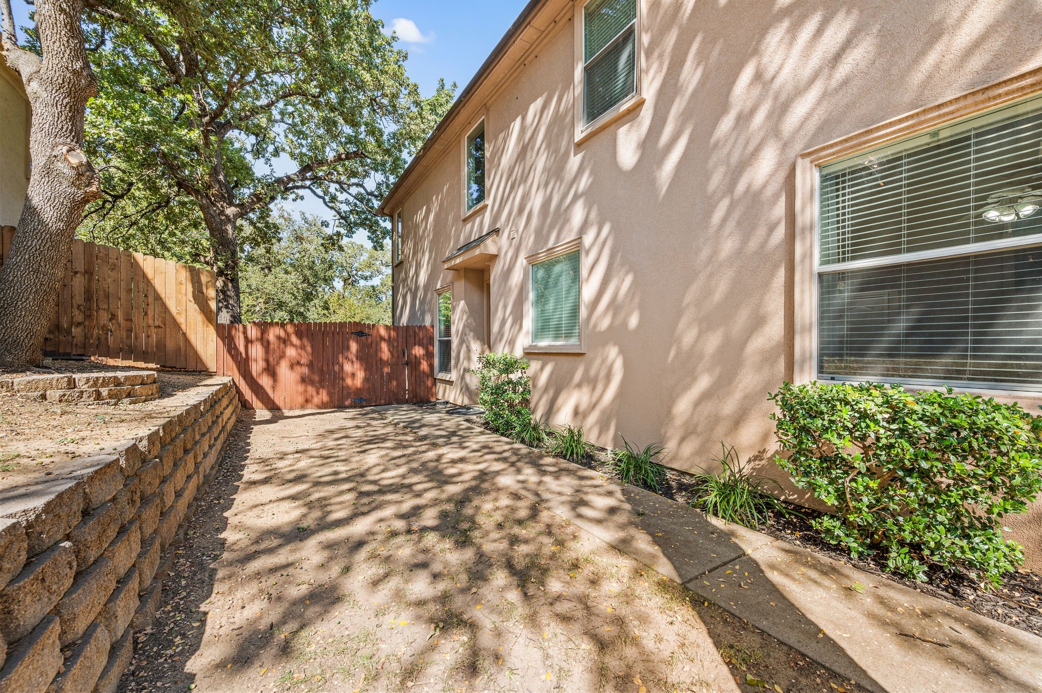 609 Rosemead Drive Euless TX 76039