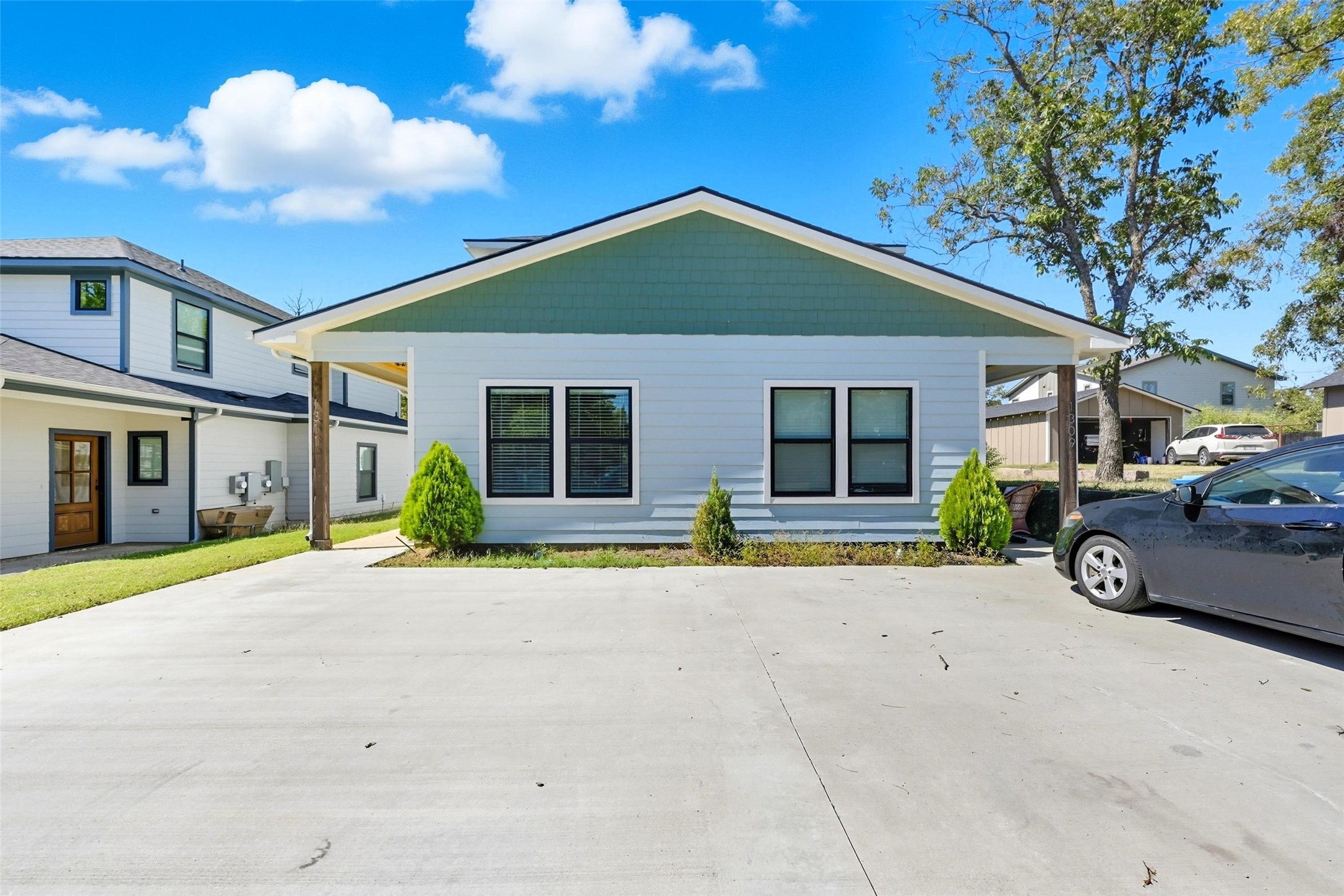 1309 S 5th Avenue Denison TX 75021