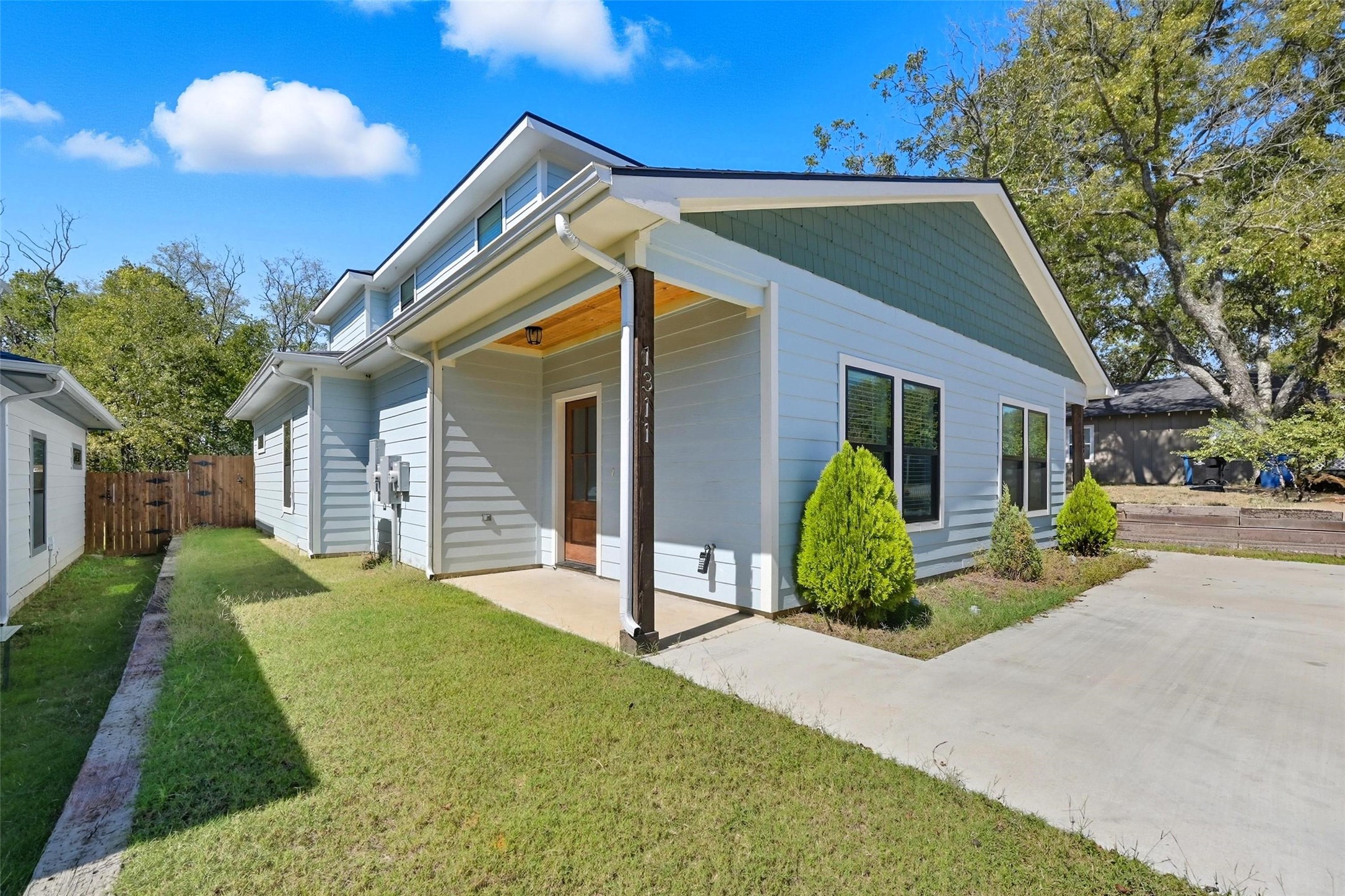 1309 S 5th Avenue Denison TX 75021