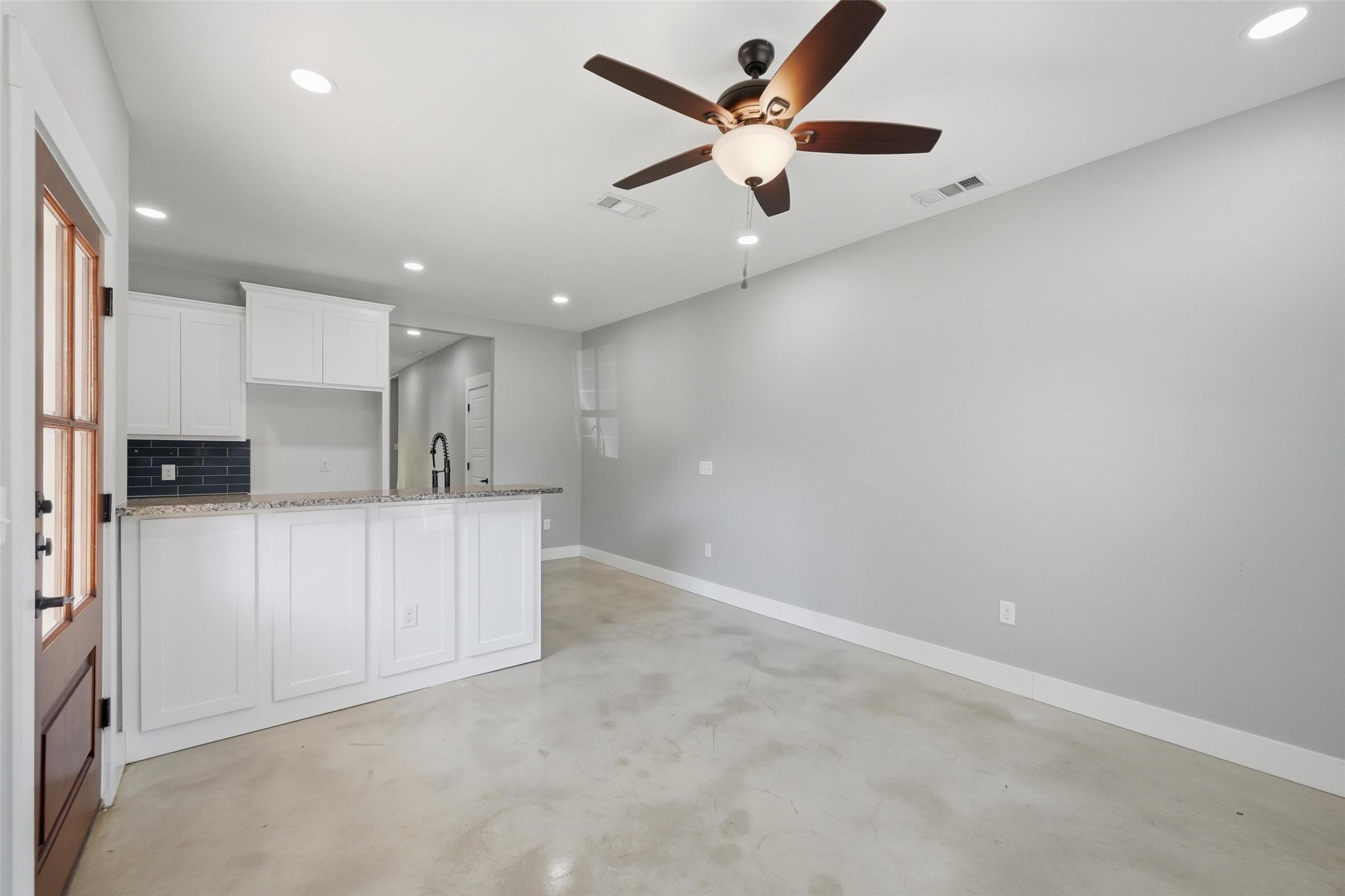 1309 S 5th Avenue Denison TX 75021