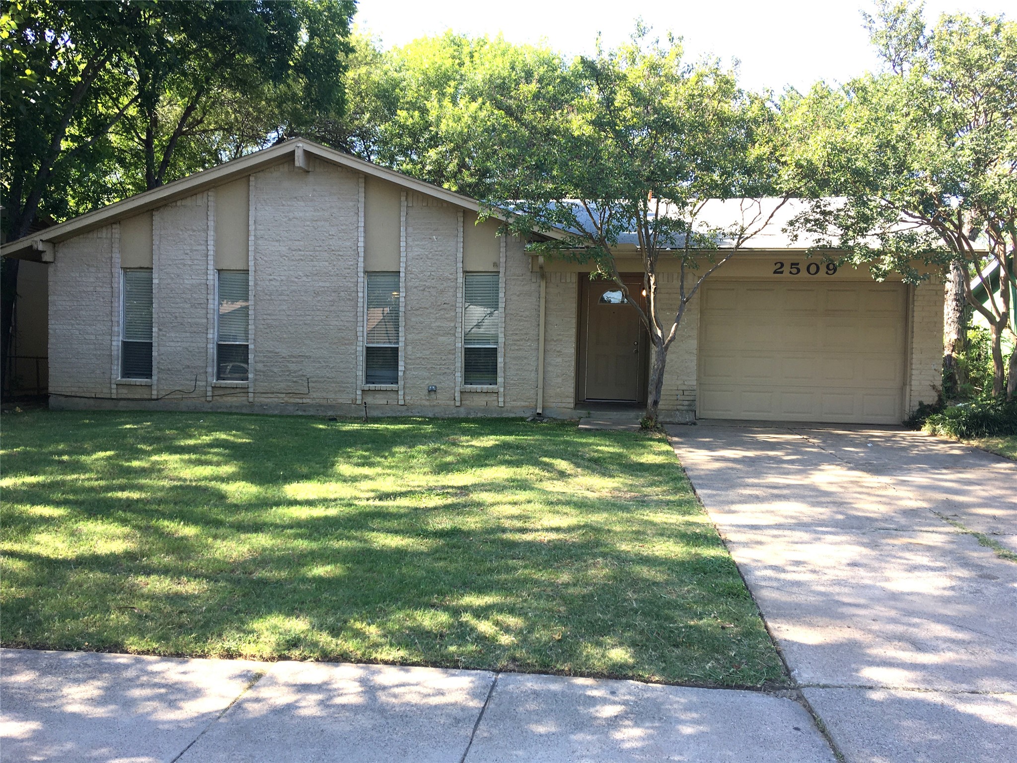 2509 Harbor Trail Irving TX 75060