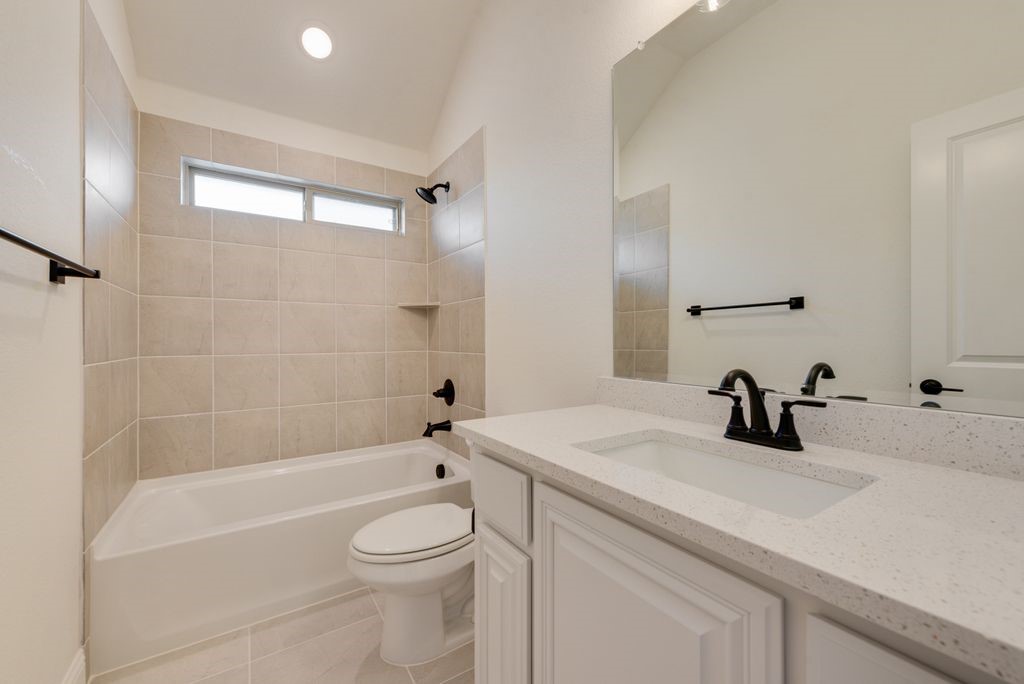 809 Turnbull Avenue Justin TX 76247