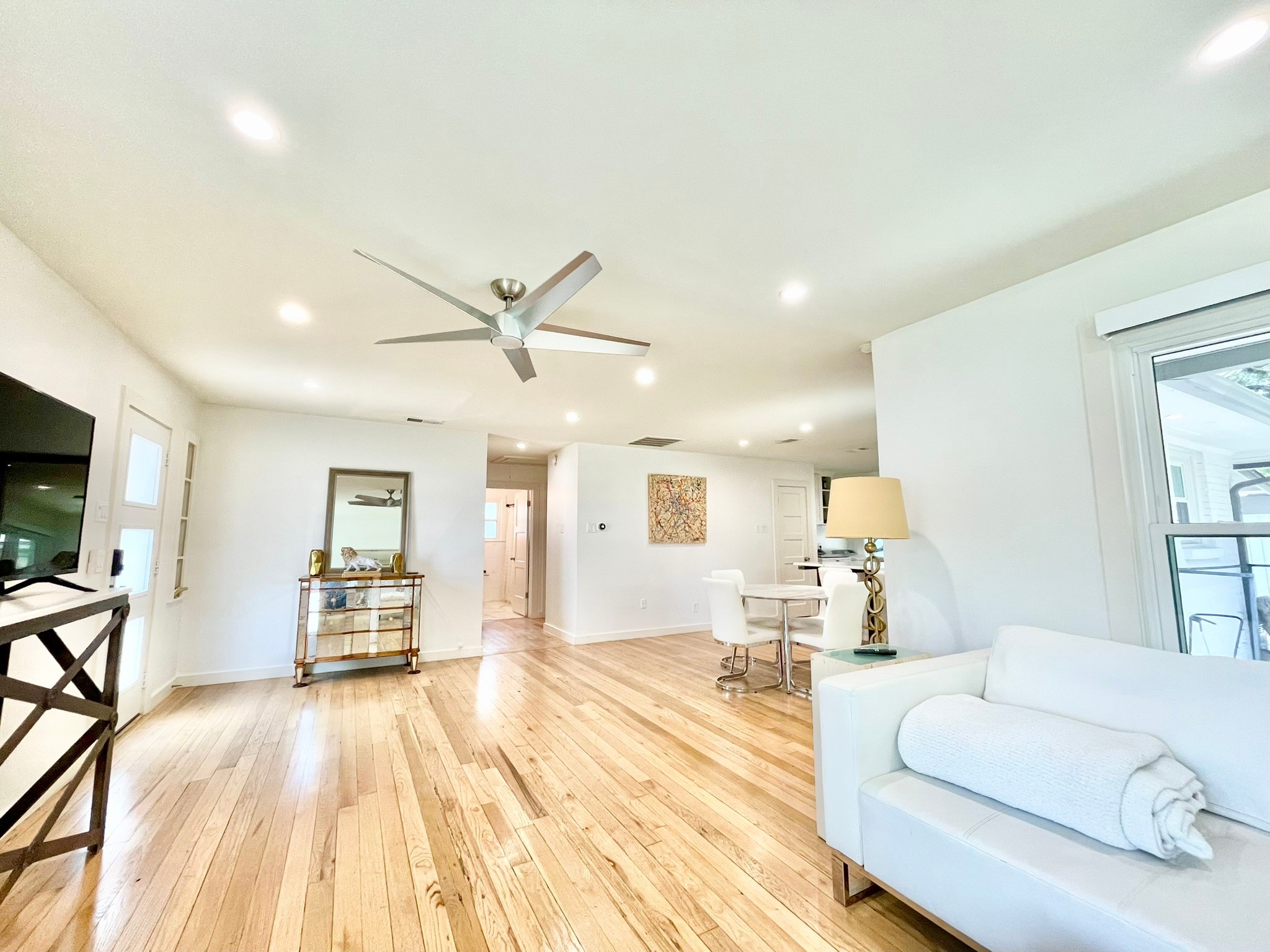 6623 Kenwell Street Dallas TX 75209
