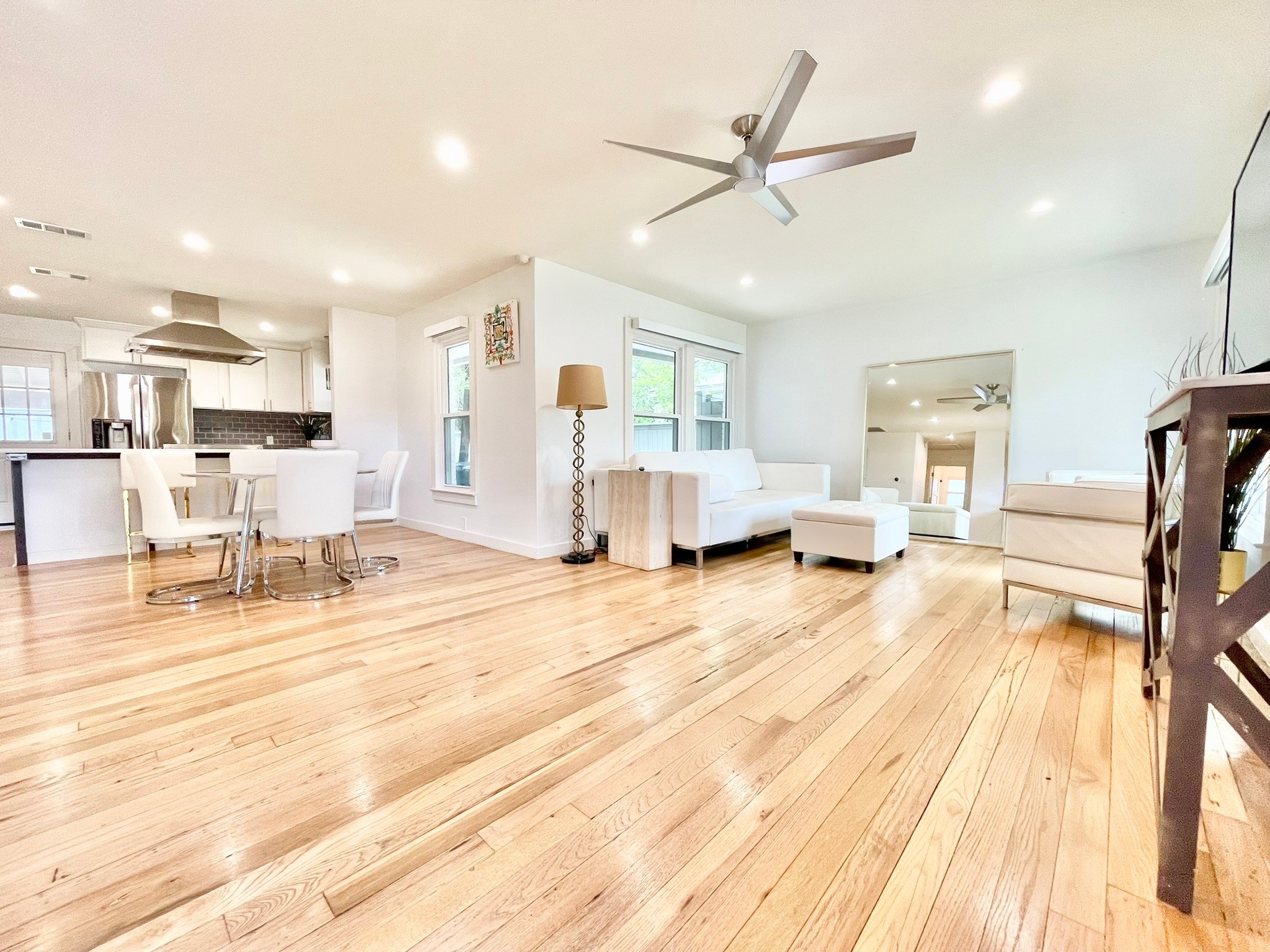 6623 Kenwell Street Dallas TX 75209