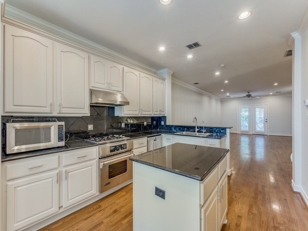 2412 Worthington Street Dallas TX 75204