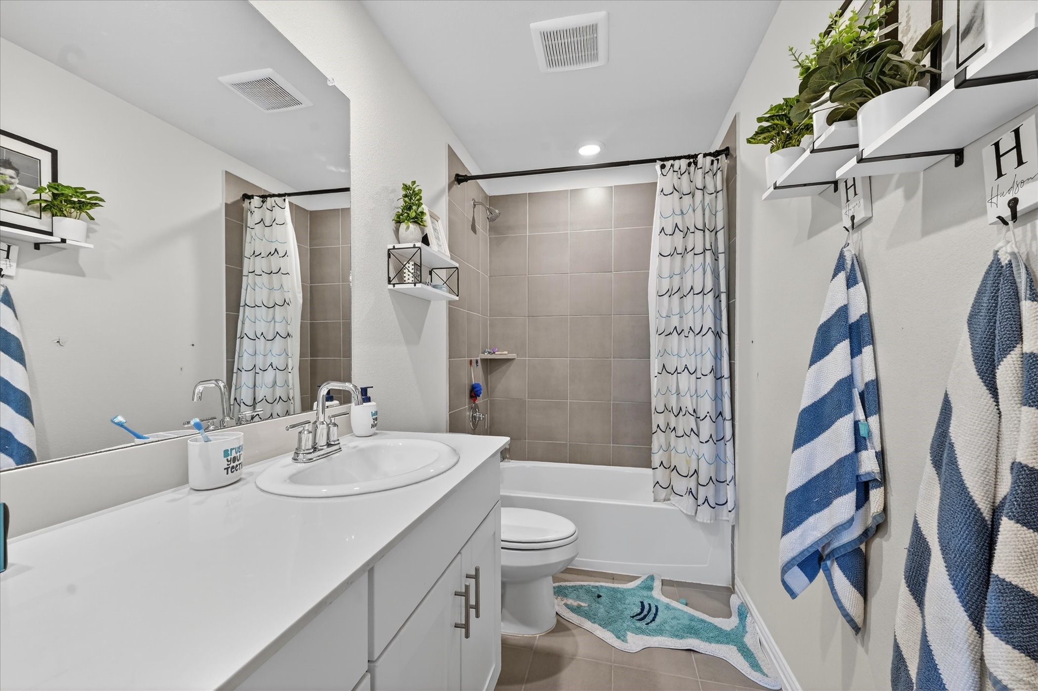210 Briarwood Lane Lake Dallas TX 75065