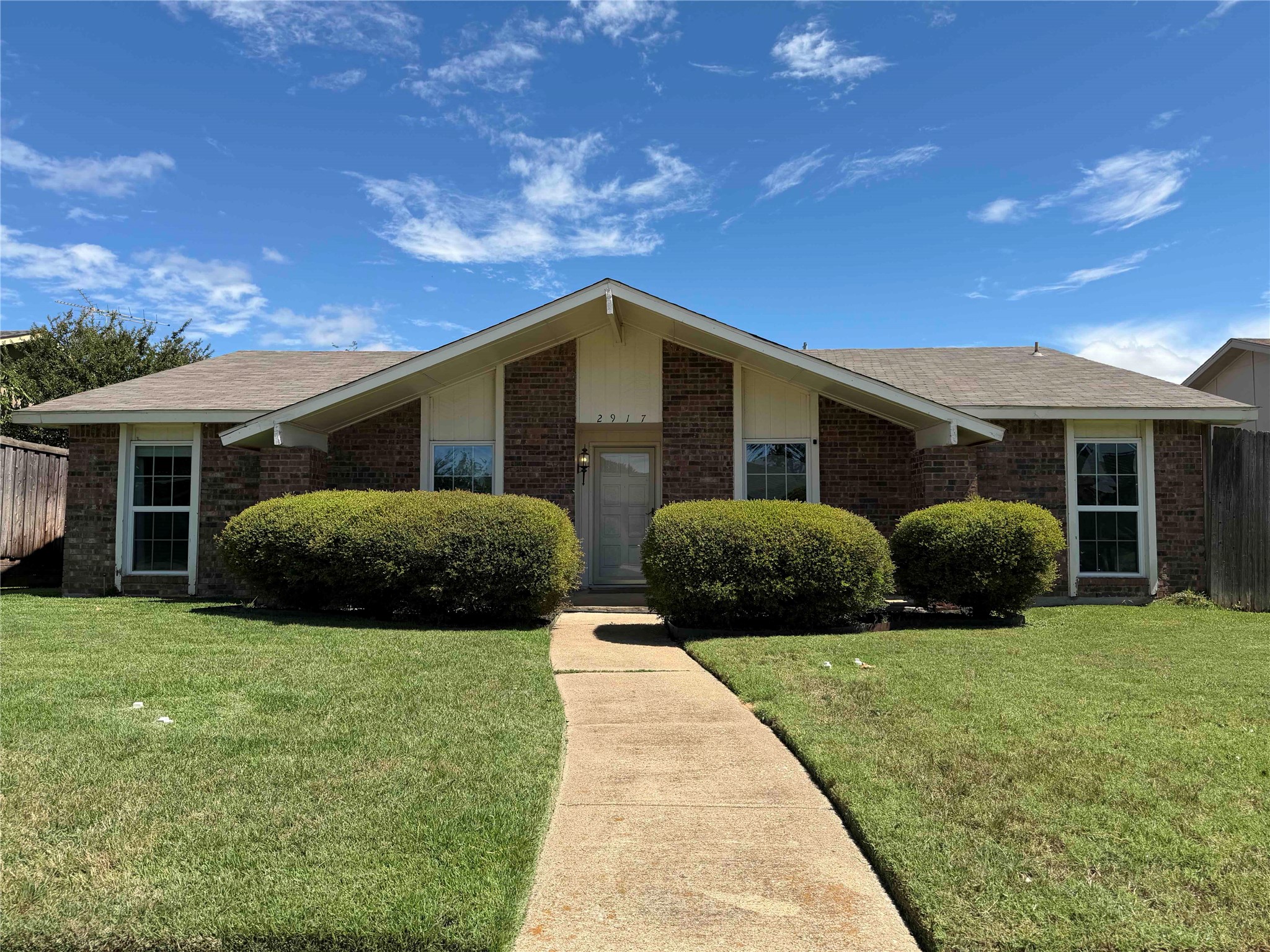 2917 Esquire Lane Garland TX 75044