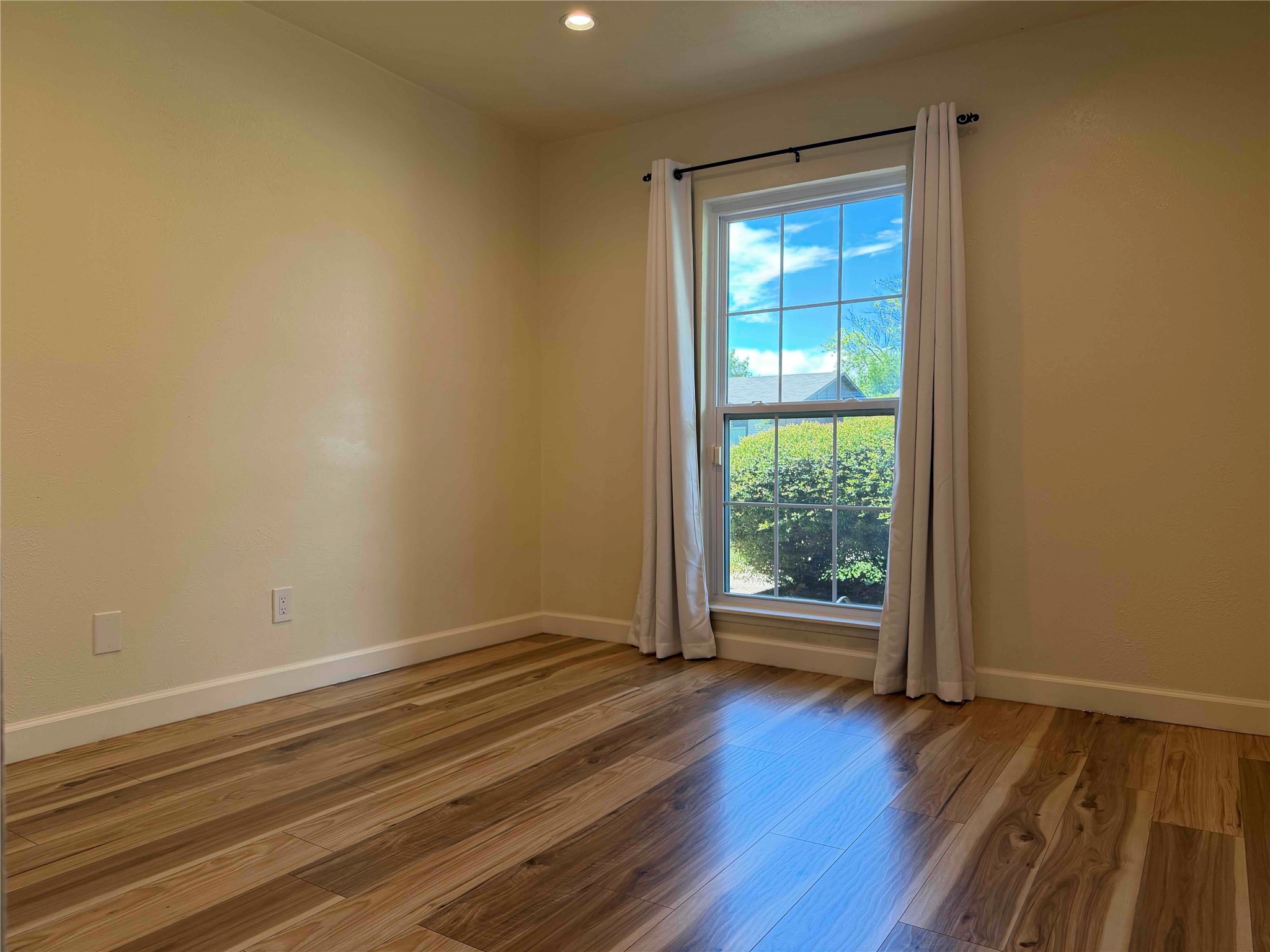 2917 Esquire Lane Garland TX 75044