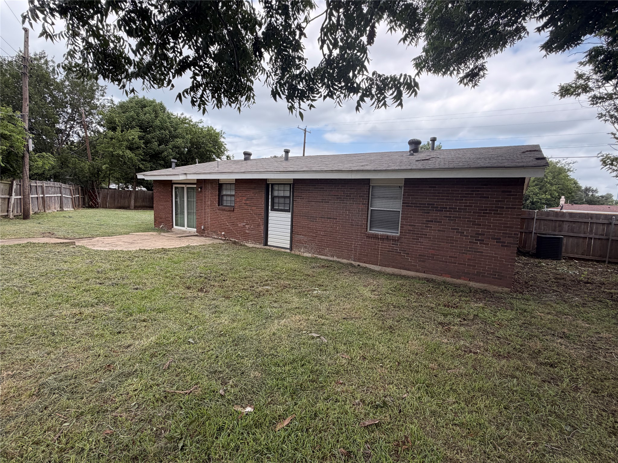 2514 Greenway Street Arlington TX 76010