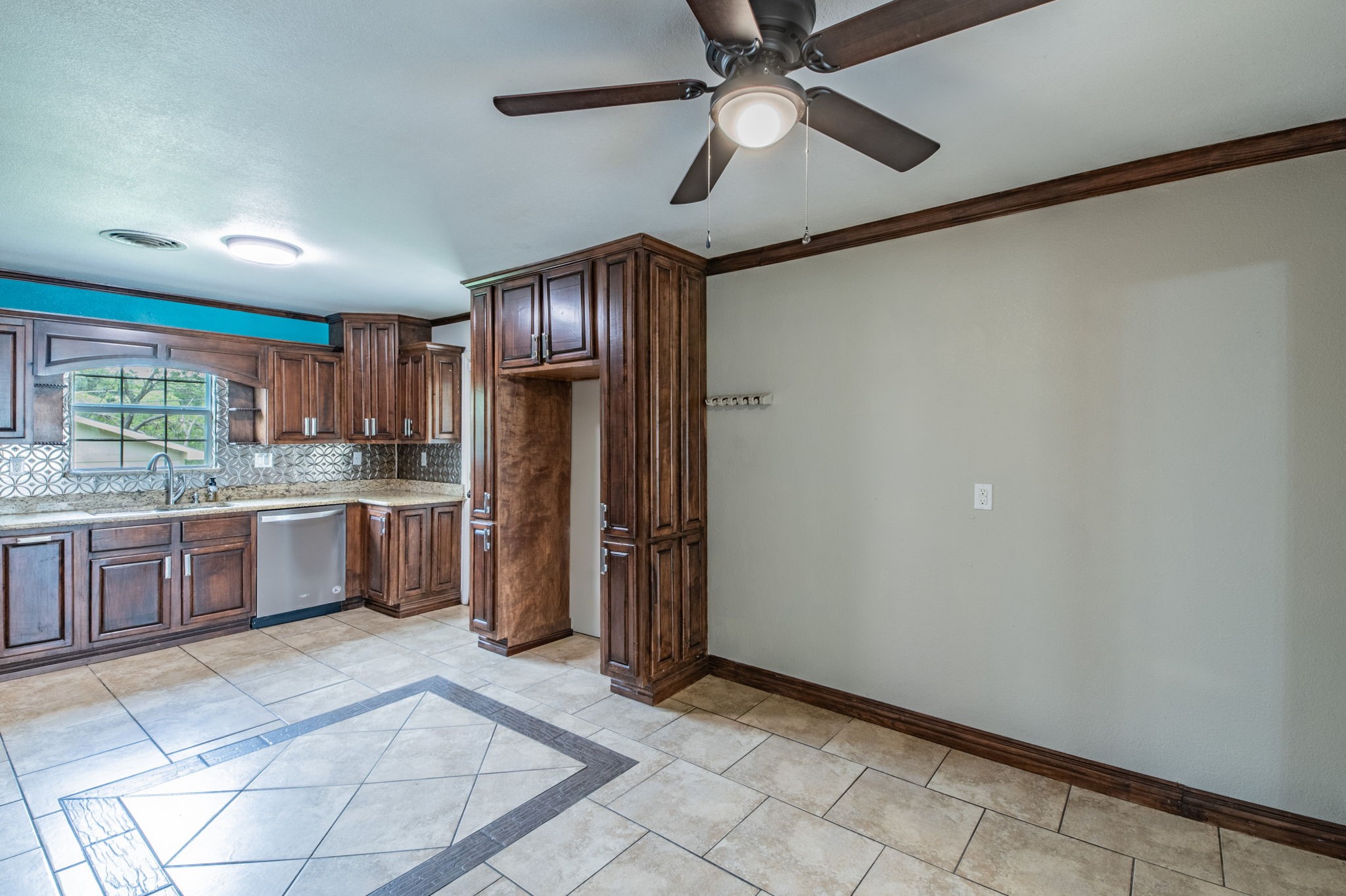7824 Davenport Avenue Fort Worth TX 76116