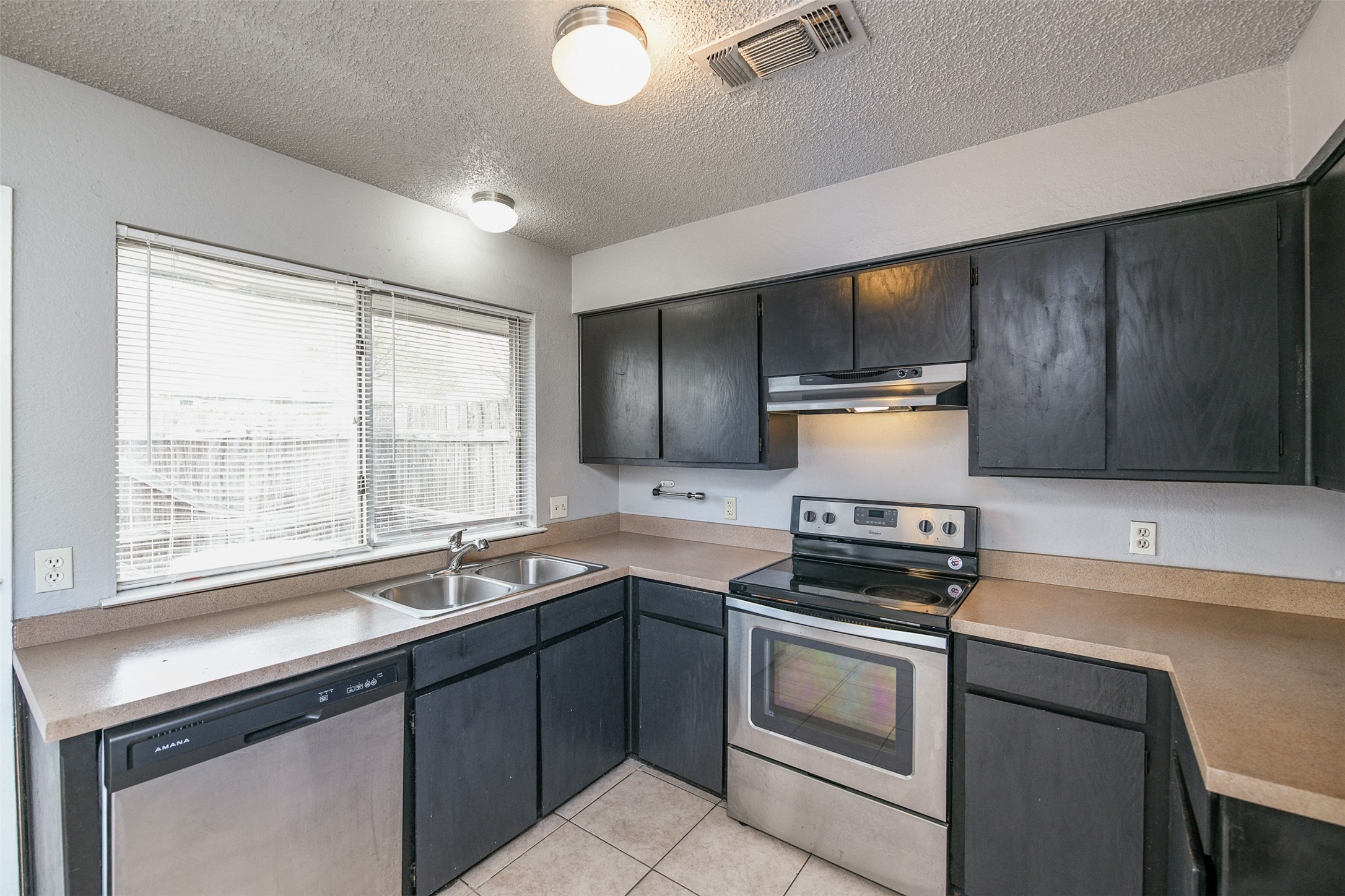 2017 Paisley Drive Arlington TX 76015